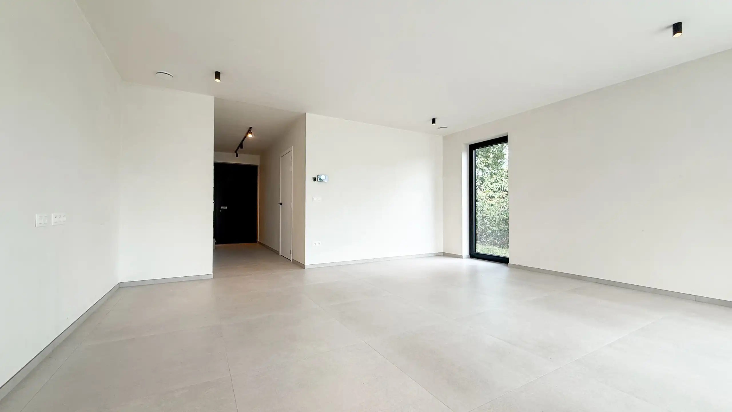 Kwalitatief afgewerkte nieuwbouwwoning op centrale ligging! foto 13