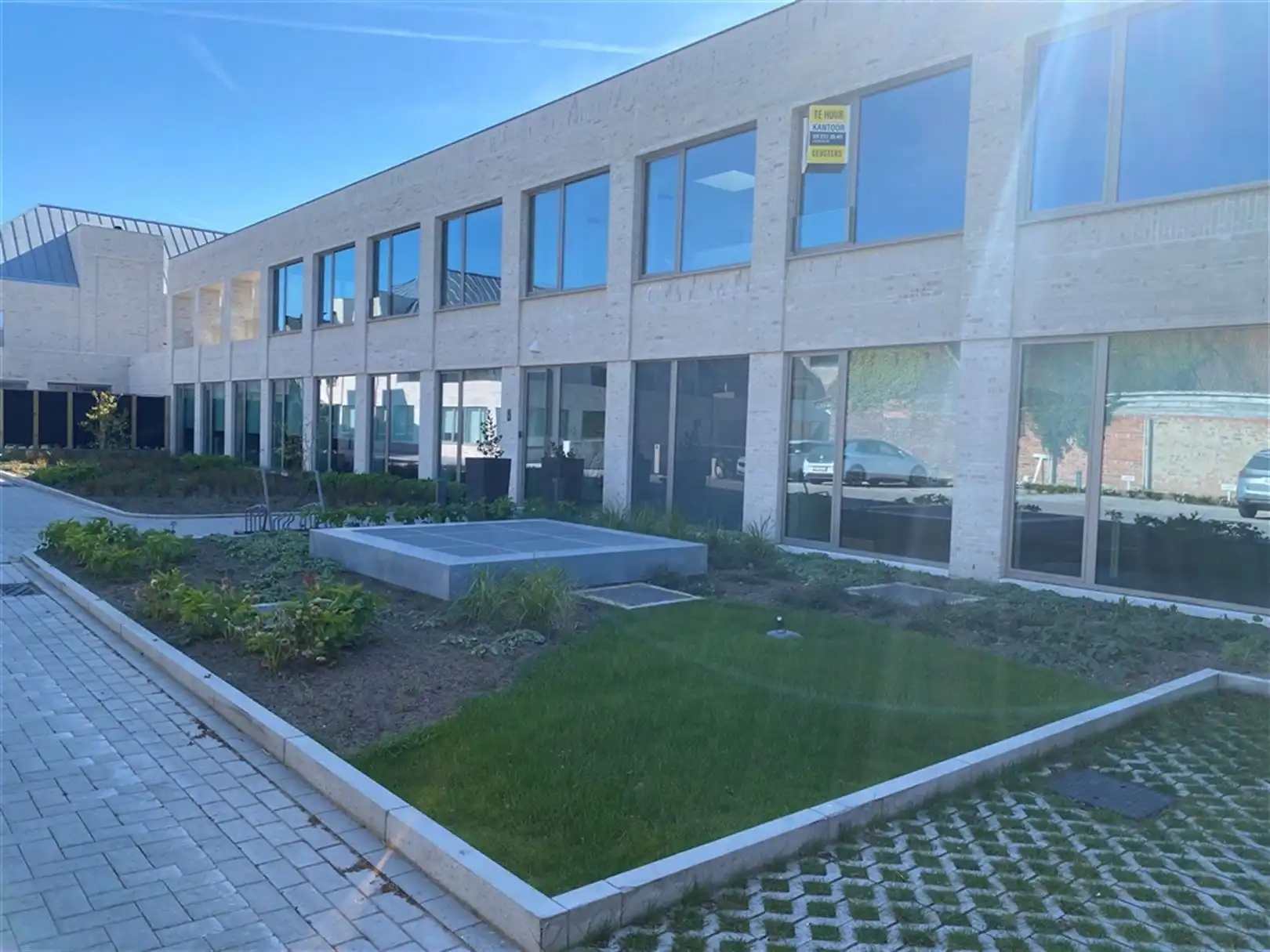 Nieuwbouw kantoren op strategische locatie in Destelbergen foto 2