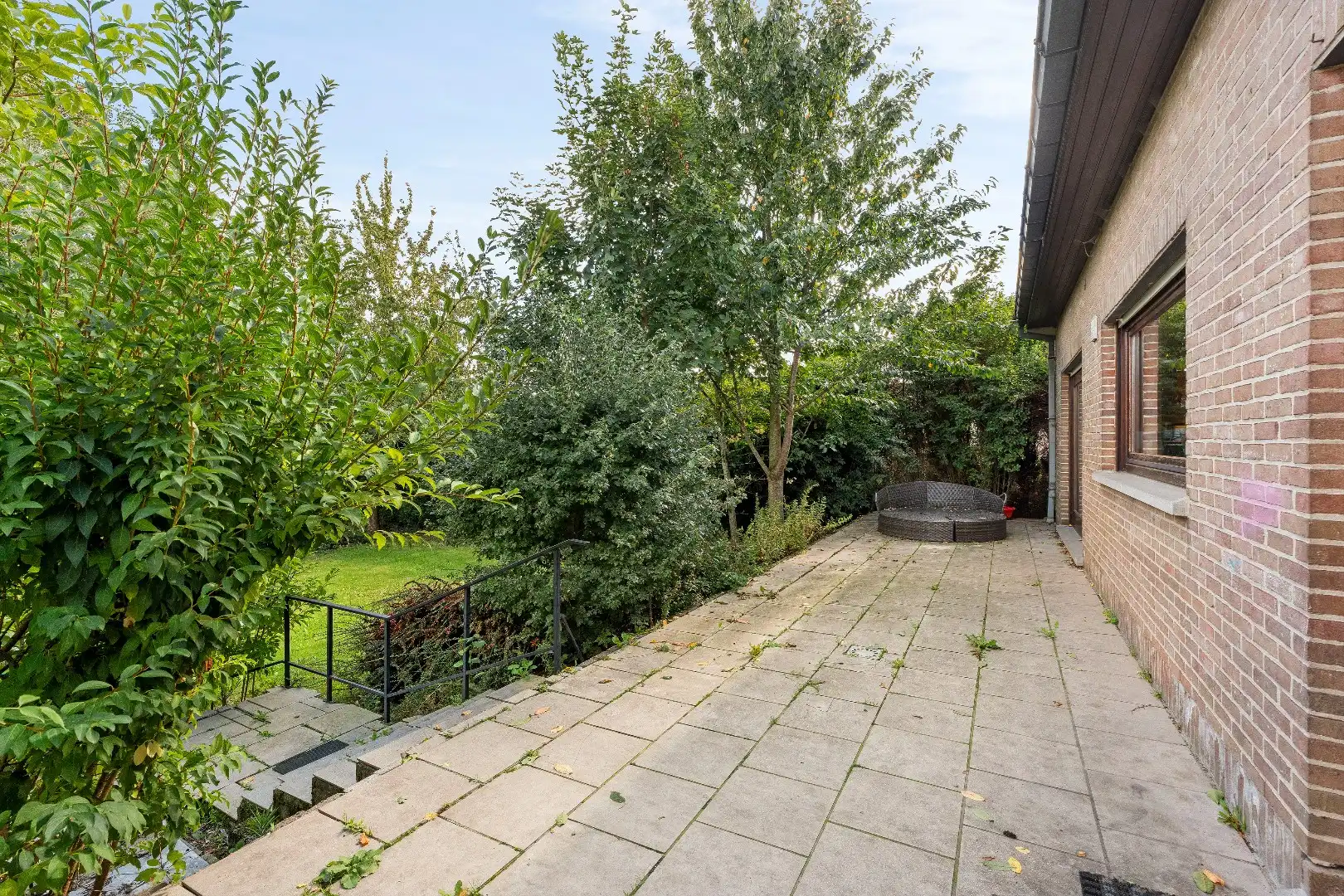 OP TE FRISSEN WONING MET 3 SLPKS, GROTE TUIN EN 2 GARAGES foto 13