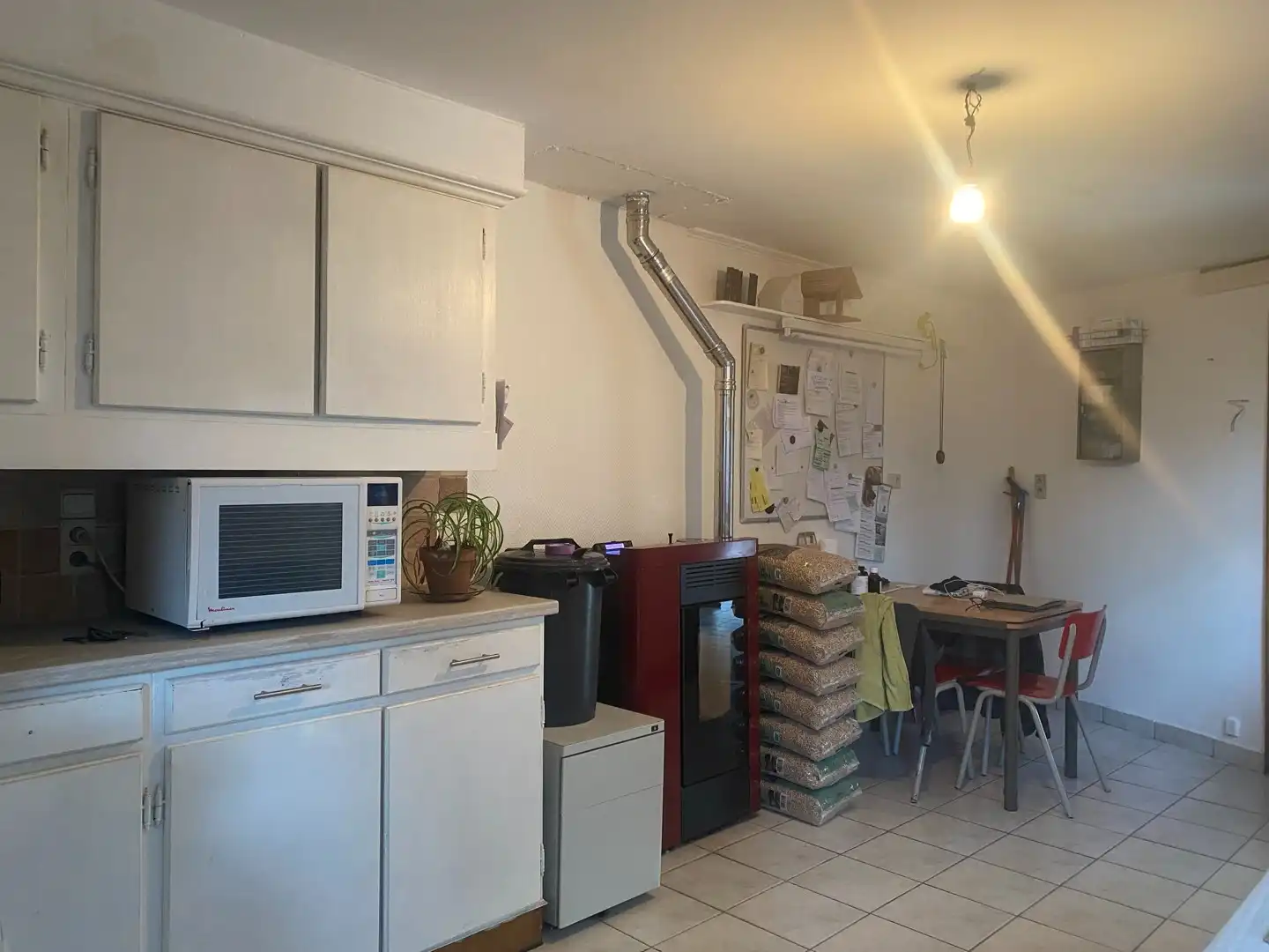 Centraal gelegen te renoveren woning met ruime garage en achterliggende tuin foto 5