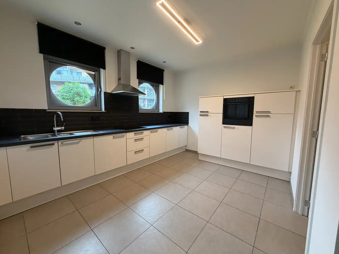 Gelijkvloers appartement met 2 slaapkamers en overdekt terras in hartje Zonhoven foto 4