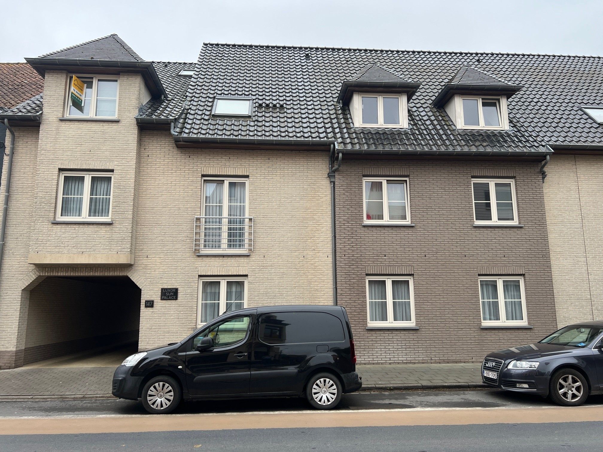 Appartement met 4 slaapkamers en carport foto {{pictureIndex}}