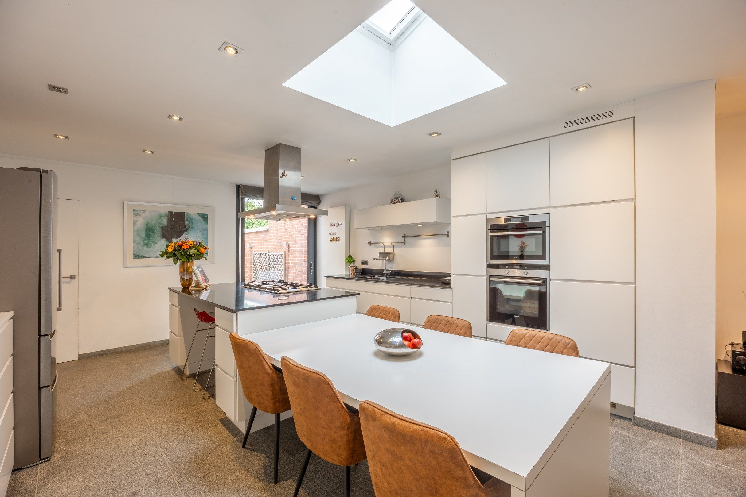GERENOVEERDE WONING MET TUIN EN UITWEG foto 4