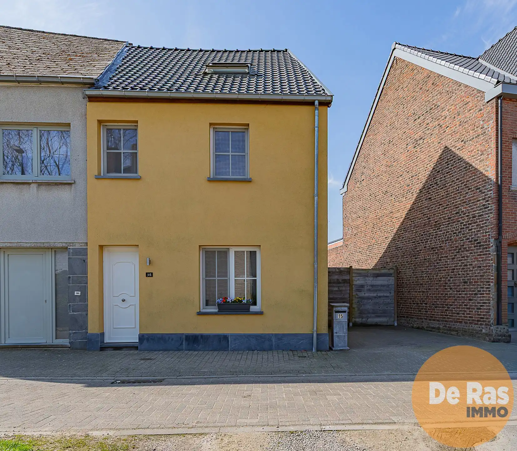 EREMBODEGEM - Instapklare woning in een doodlopende straat foto {{pictureIndex}}