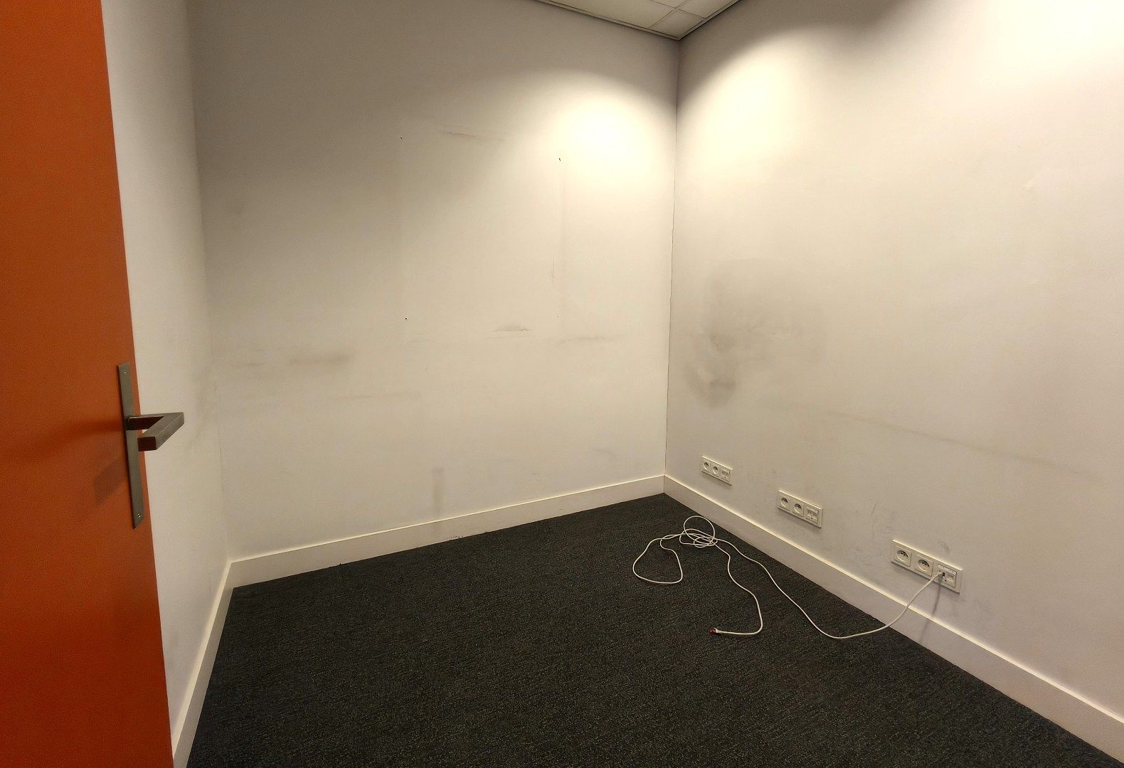 UITSTEKEND GELEGEN HANDELSPAND - MODERN INGERICHT EN INSTAPKLAAR foto 5