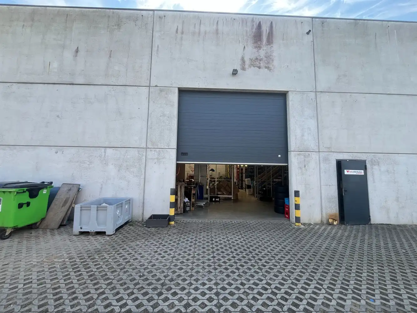 Showroom met opslagruimte foto 14
