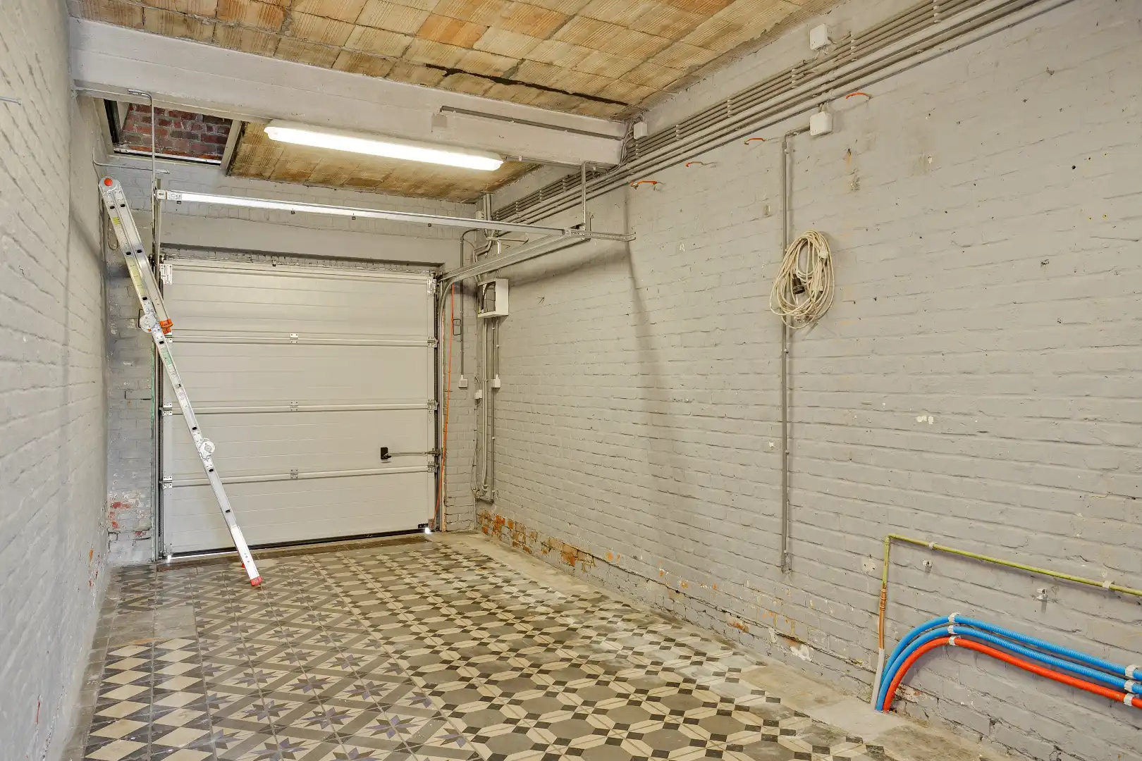 Zeer ruime gerenoveerde woning met 3 à 4 slaapkamers en garage! foto 18