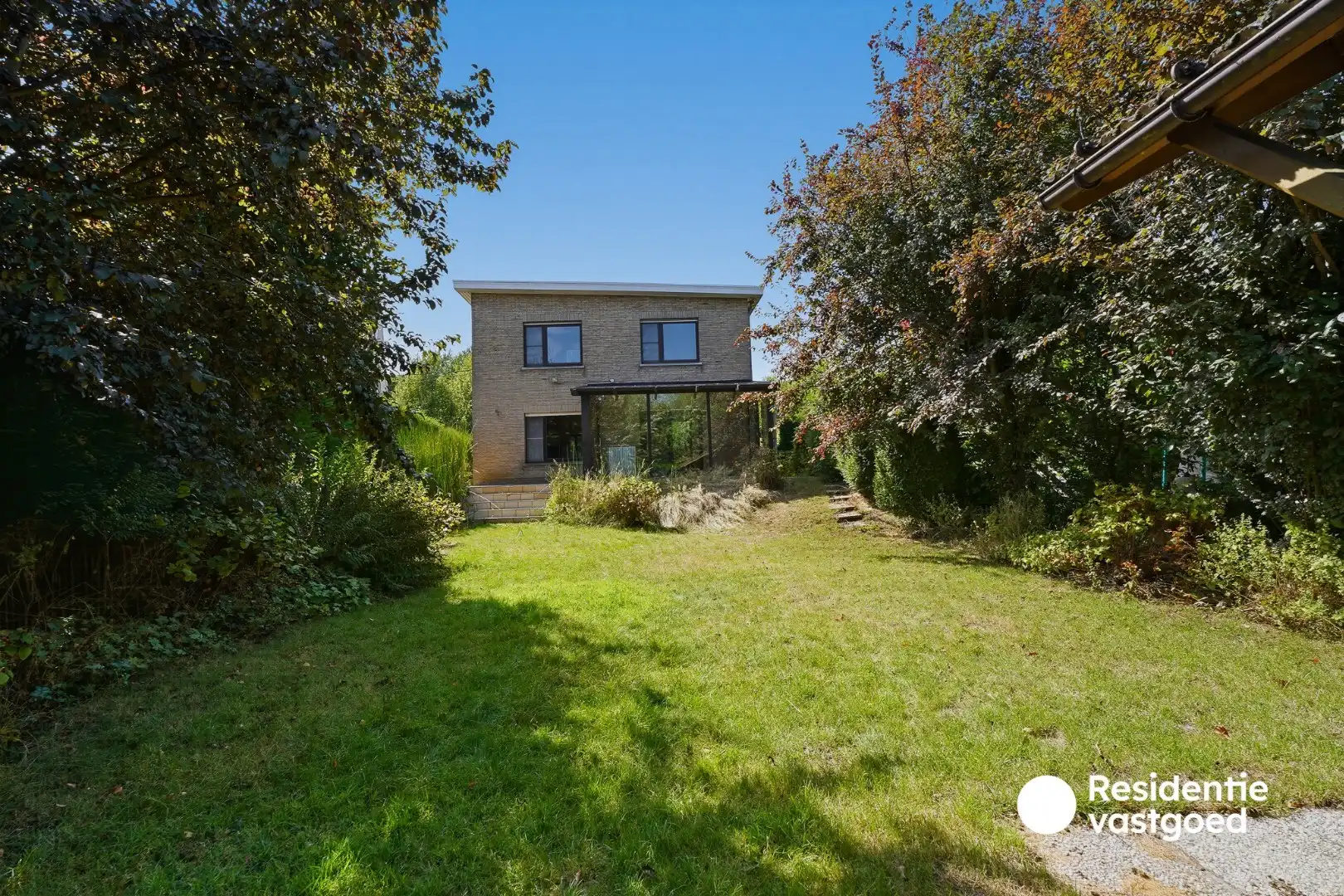 Ruime open bebouwing met vijf slaapkamers en twee badkamers op 623 m² in Centrum Diksmuide! foto 2