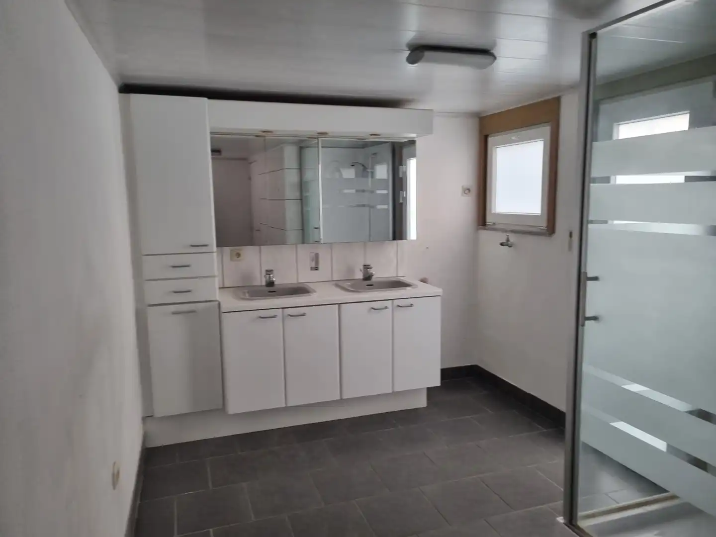 Charmante woning met zonnige tuin in bruisende omgeving. foto 3