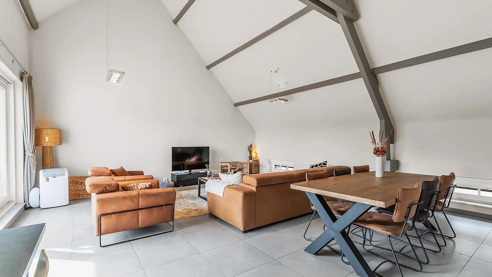 Unieke loft met terras en private parking. Uitstekende ligging aan de vernieuwde Markt. foto 4