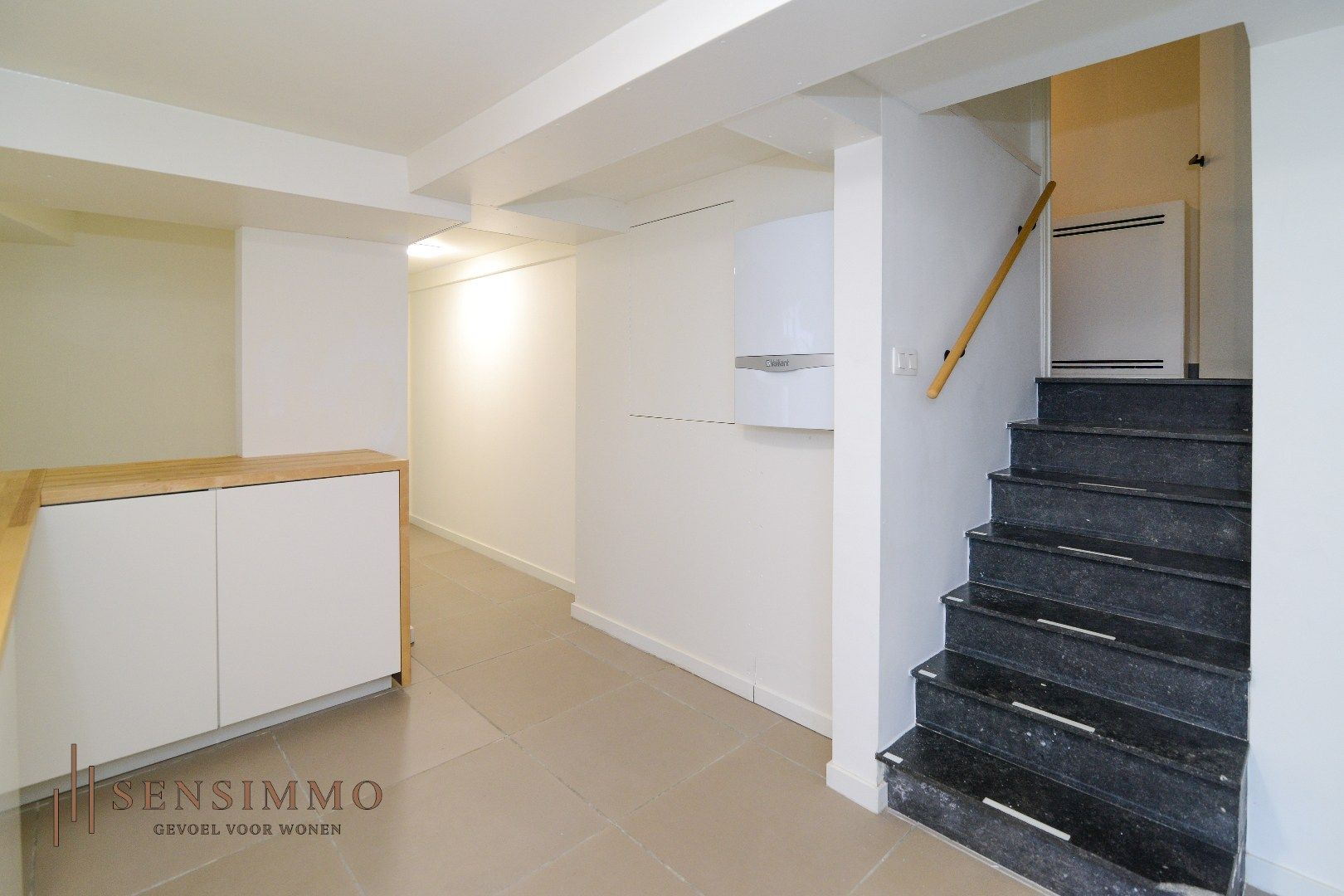 Gerennoveerde halfopen bebouwing met 3 slaakamers, terras, tuin en dubbele garage foto 12