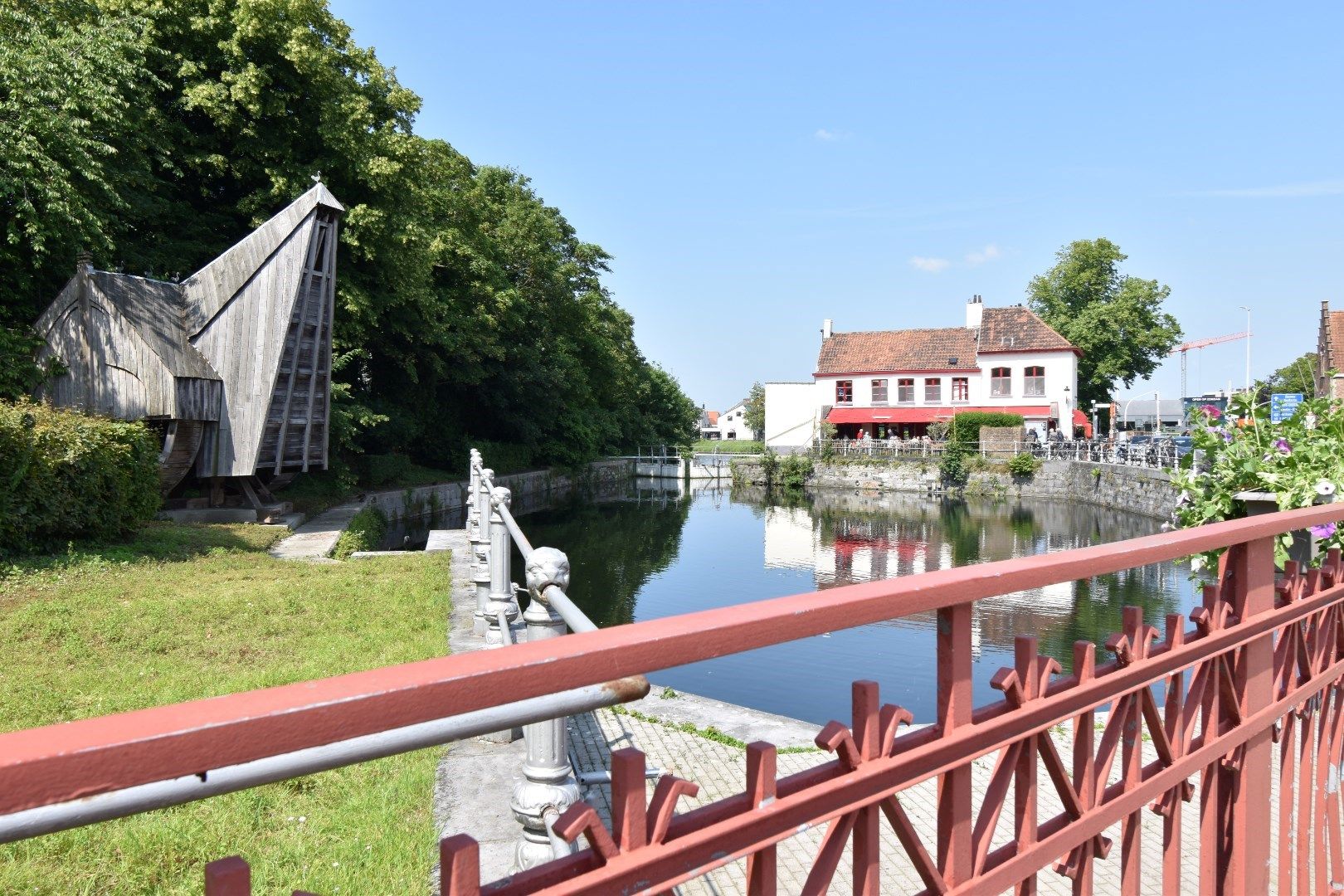 Handelshuis met privé woonst gelegen langs de Lange Rei foto 19