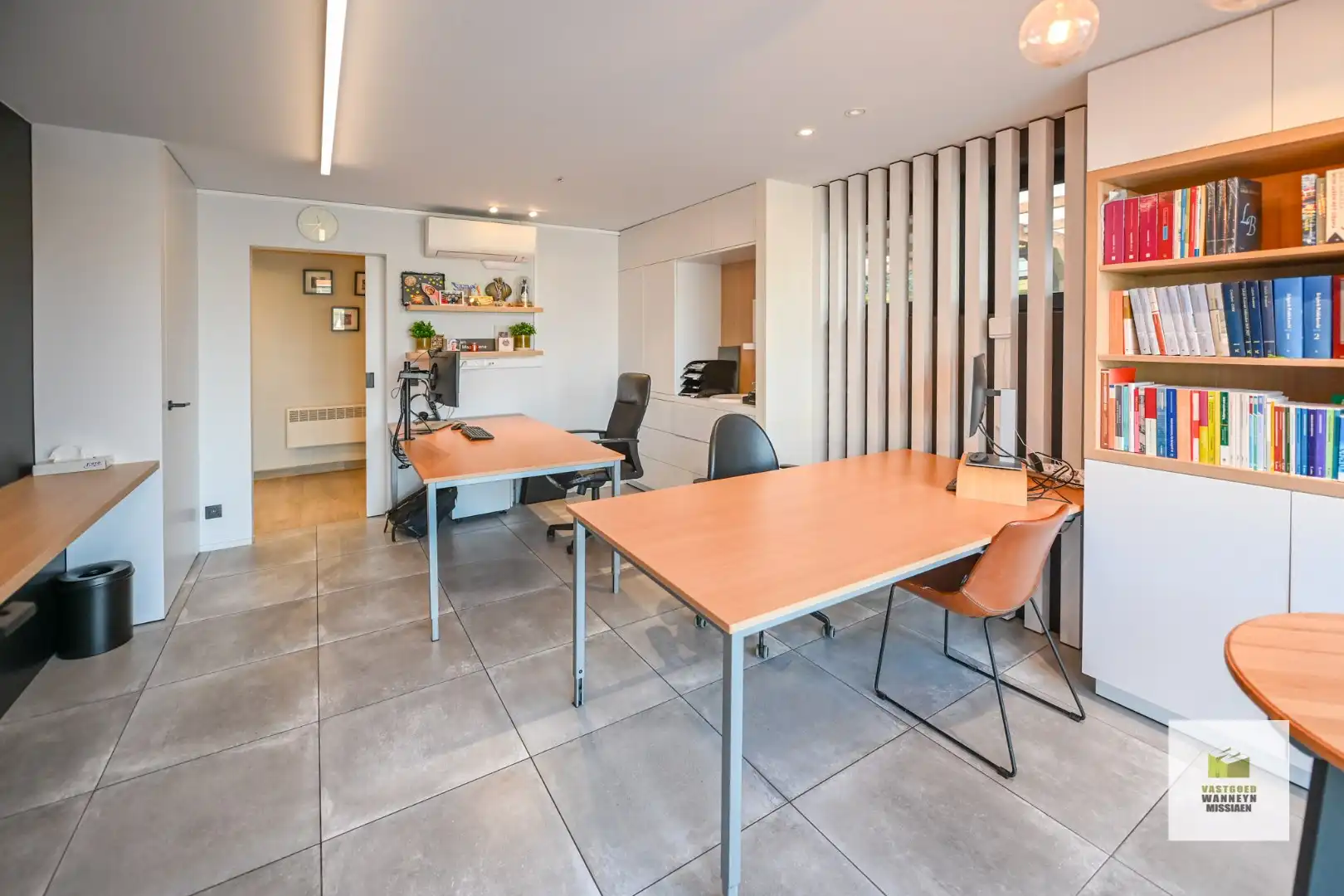Perfect instapklare woning met 4 slaapkamers en kantoor/praktijkruimte met aparte ingang (21 m²) foto 2