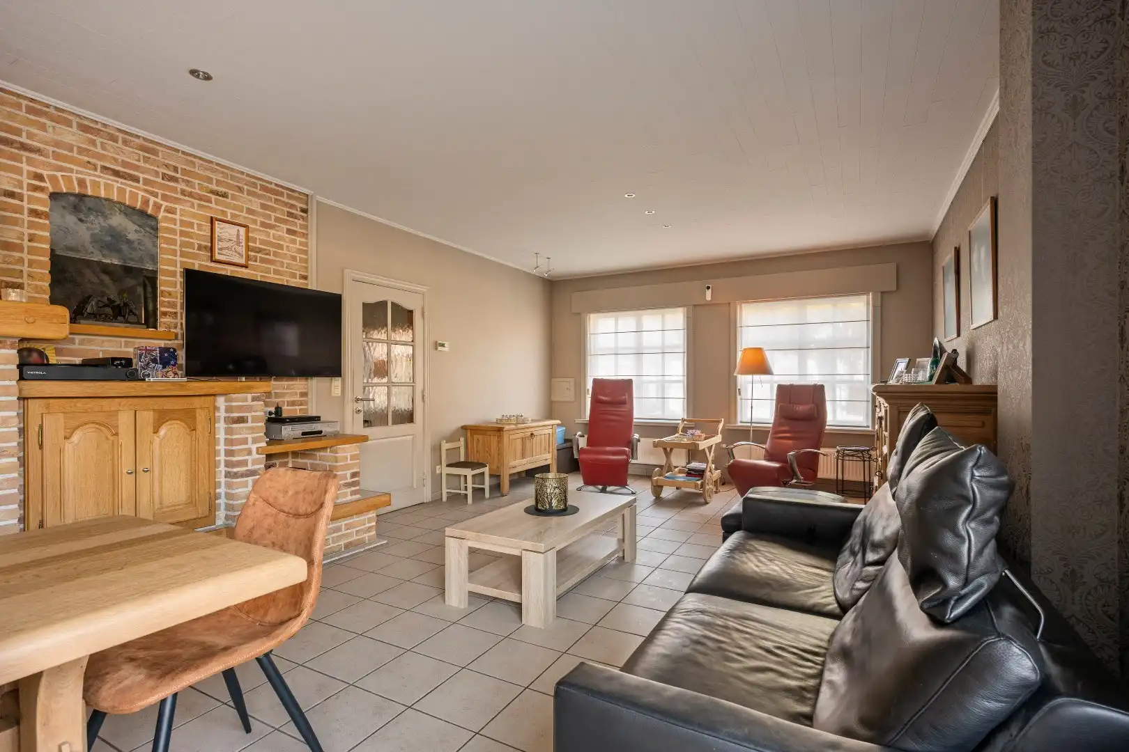 Instapklare halfopen woning met 3 slaapkamers, garage, tuin en mancave in Mesen foto 6