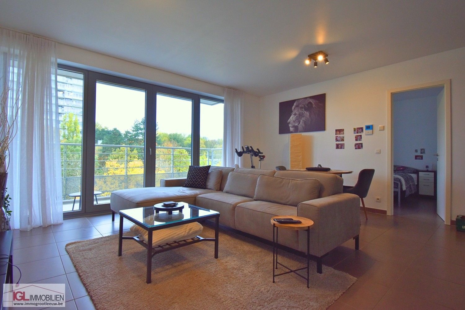 Recente 1 kamer appartement met terras en staanplaats. foto 2