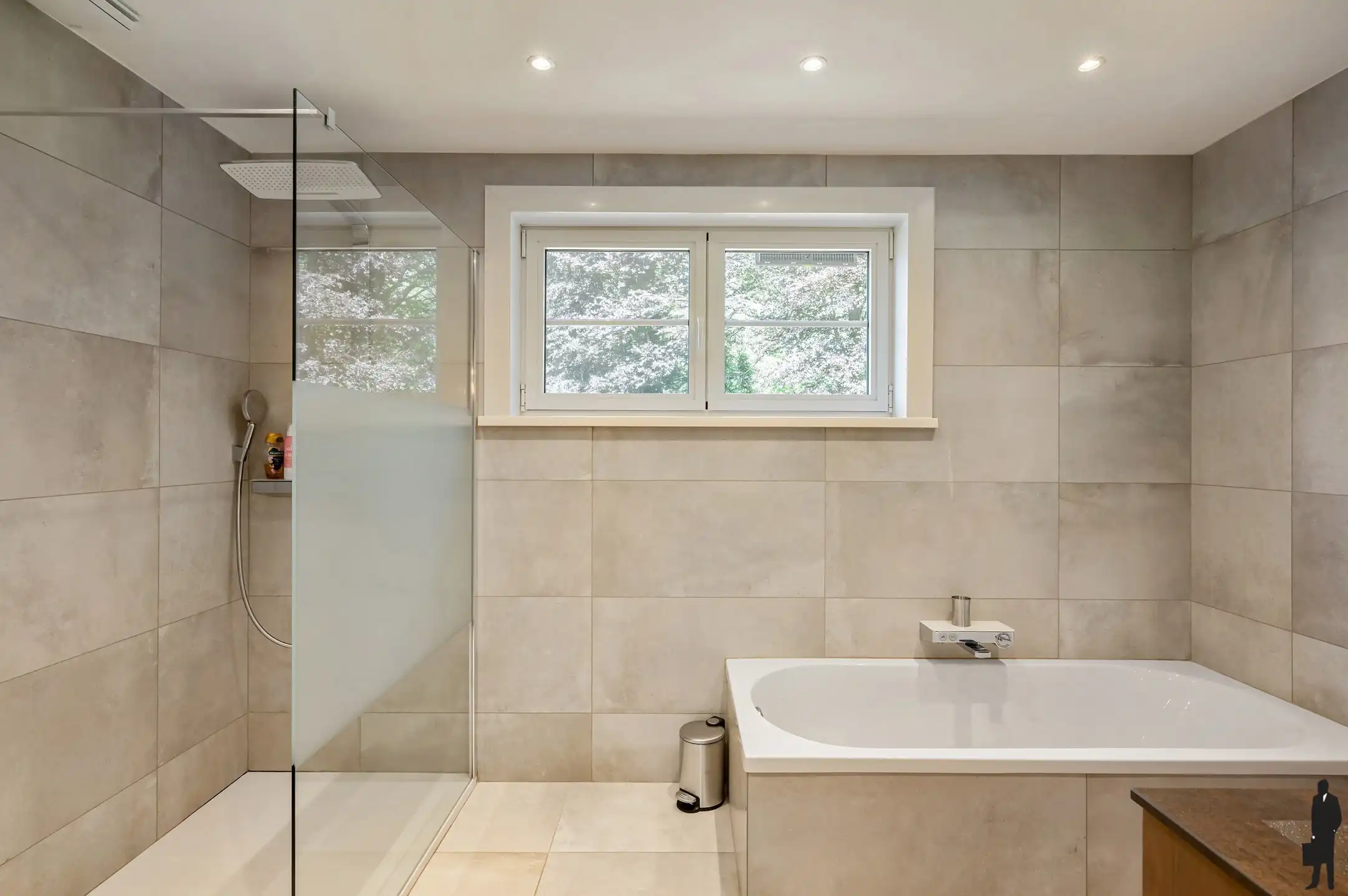 Instapklare tijdloze villa op rustige locatie te Schoten! foto 21