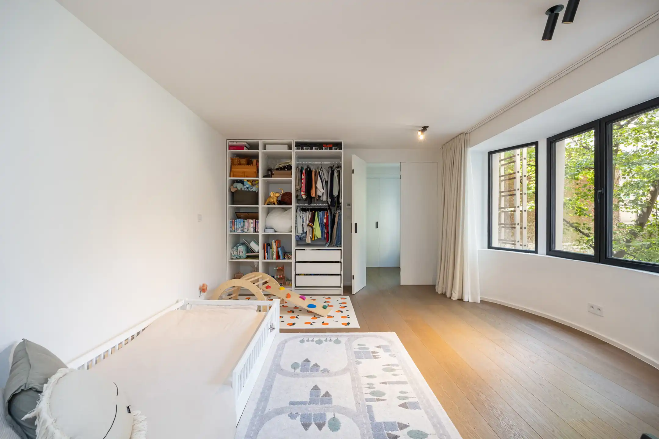 ANTWERPEN-ZUID - Op het mooiste pleintje van het Zuid  foto 9