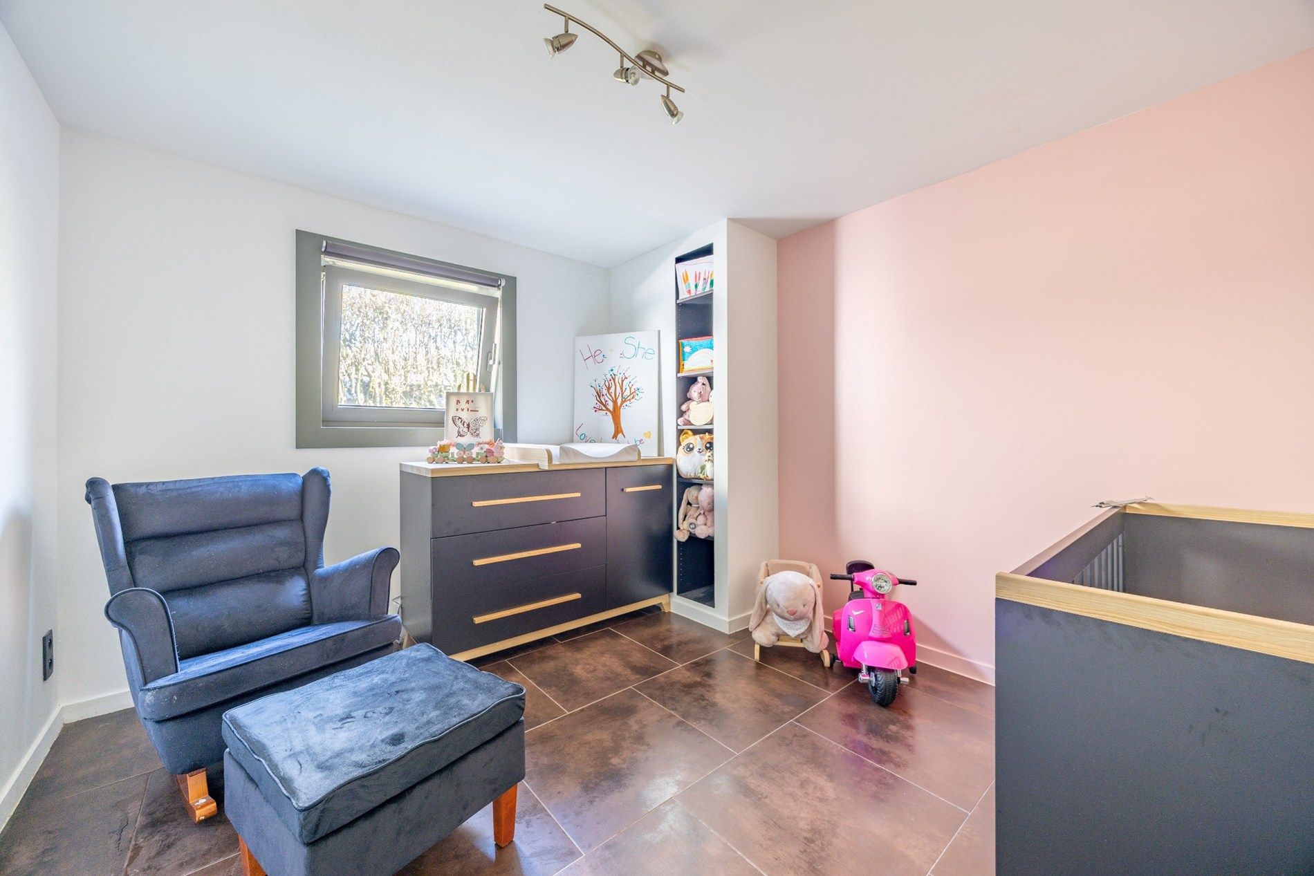 GOED GELEGEN MAGAZIJN MET SHOWROOM foto 12