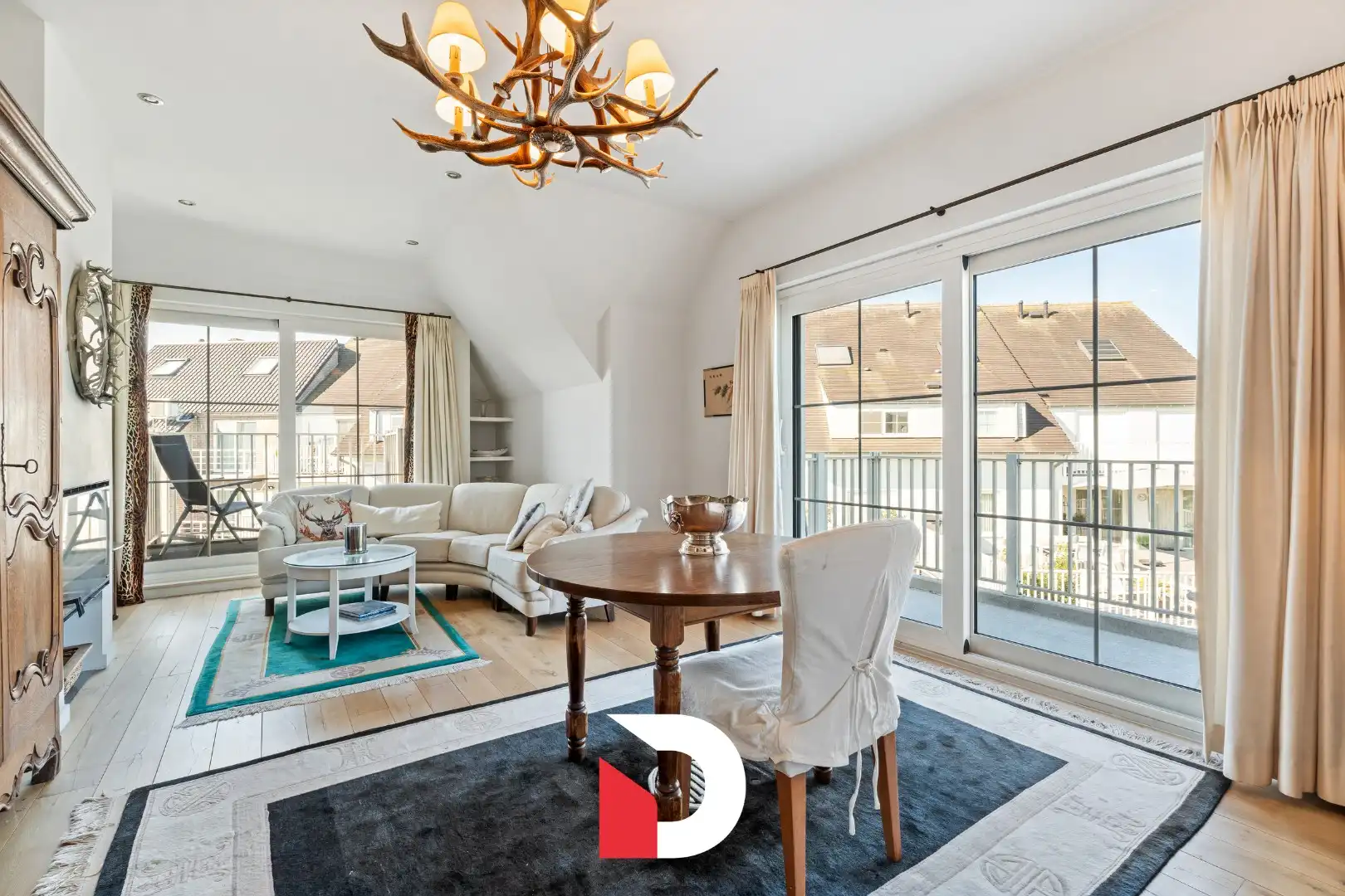 Schitterend hoekappartement met 2slk'ers en 2 terrassen, inclusief een staanplaats te Aartrijke. foto 4