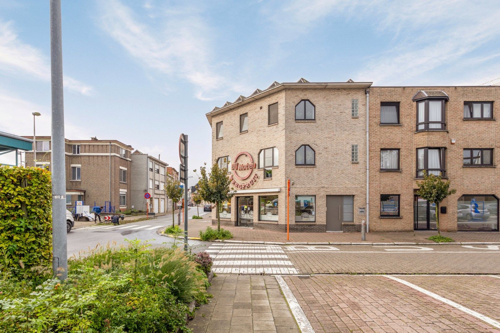 Opbrengsteigendom met handelsgelijkvloers + 2 appartementen foto 2