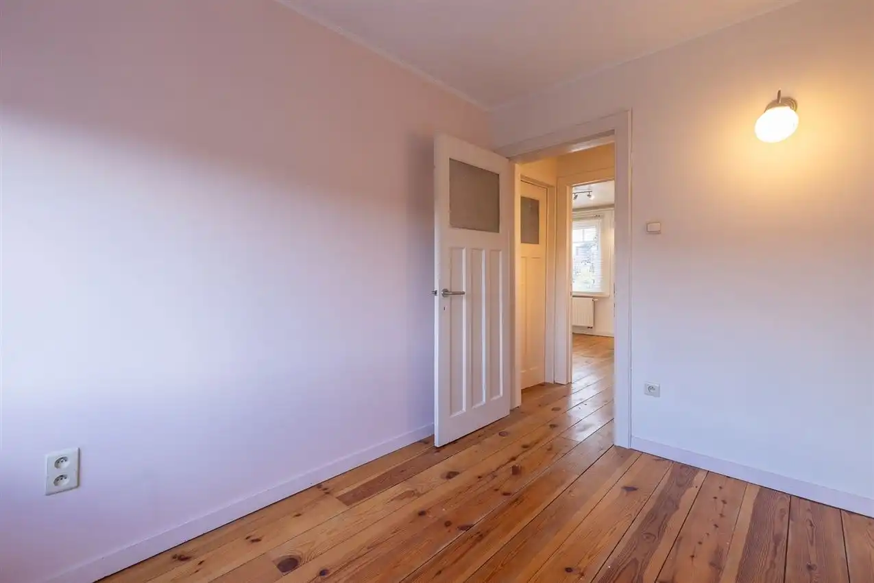 Stadswoning met drie slpk en tuintje op gunstige locatie foto 24