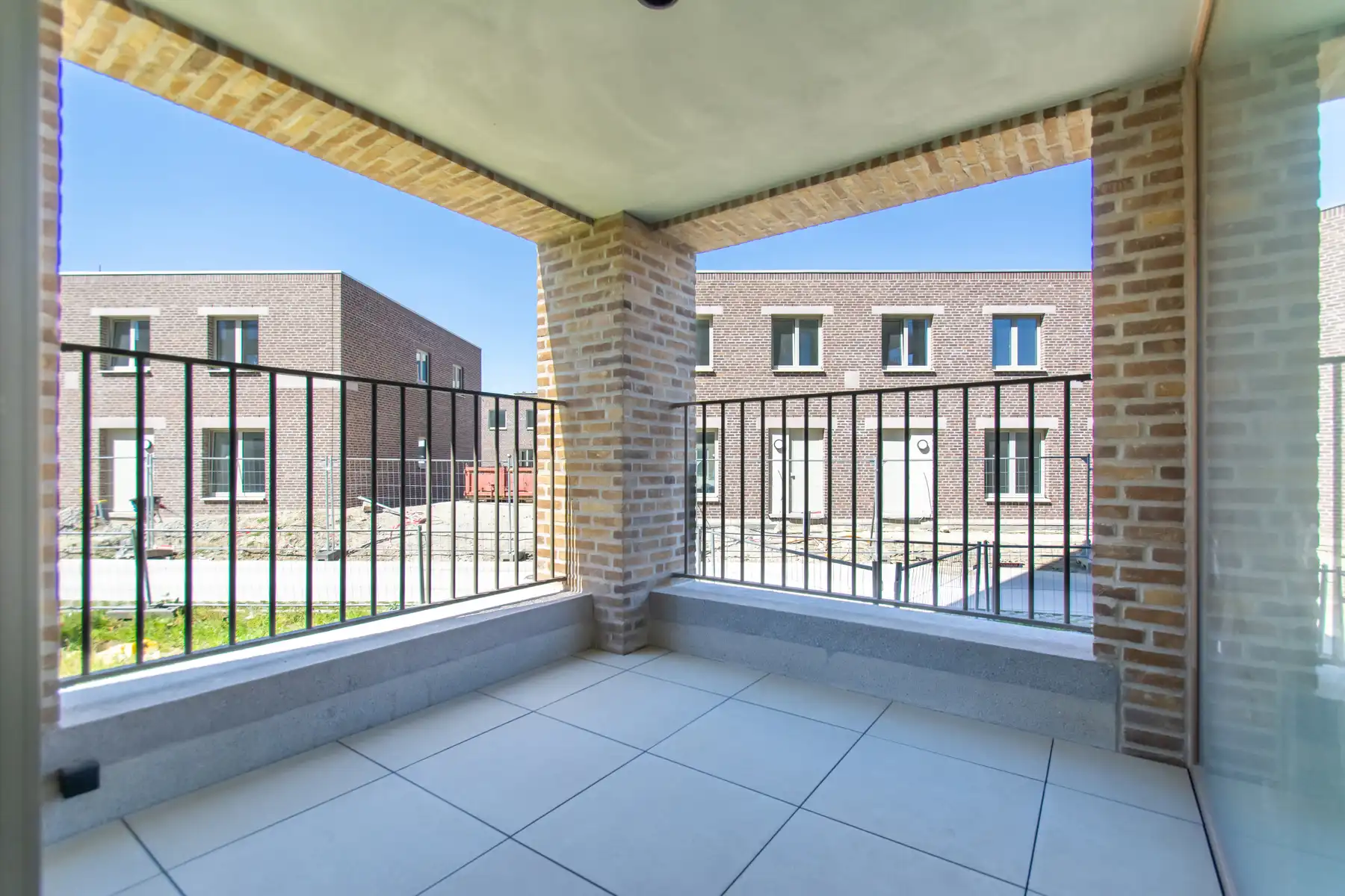 Rustig en comfortabel 2slpk appt. met mooi terras foto 3