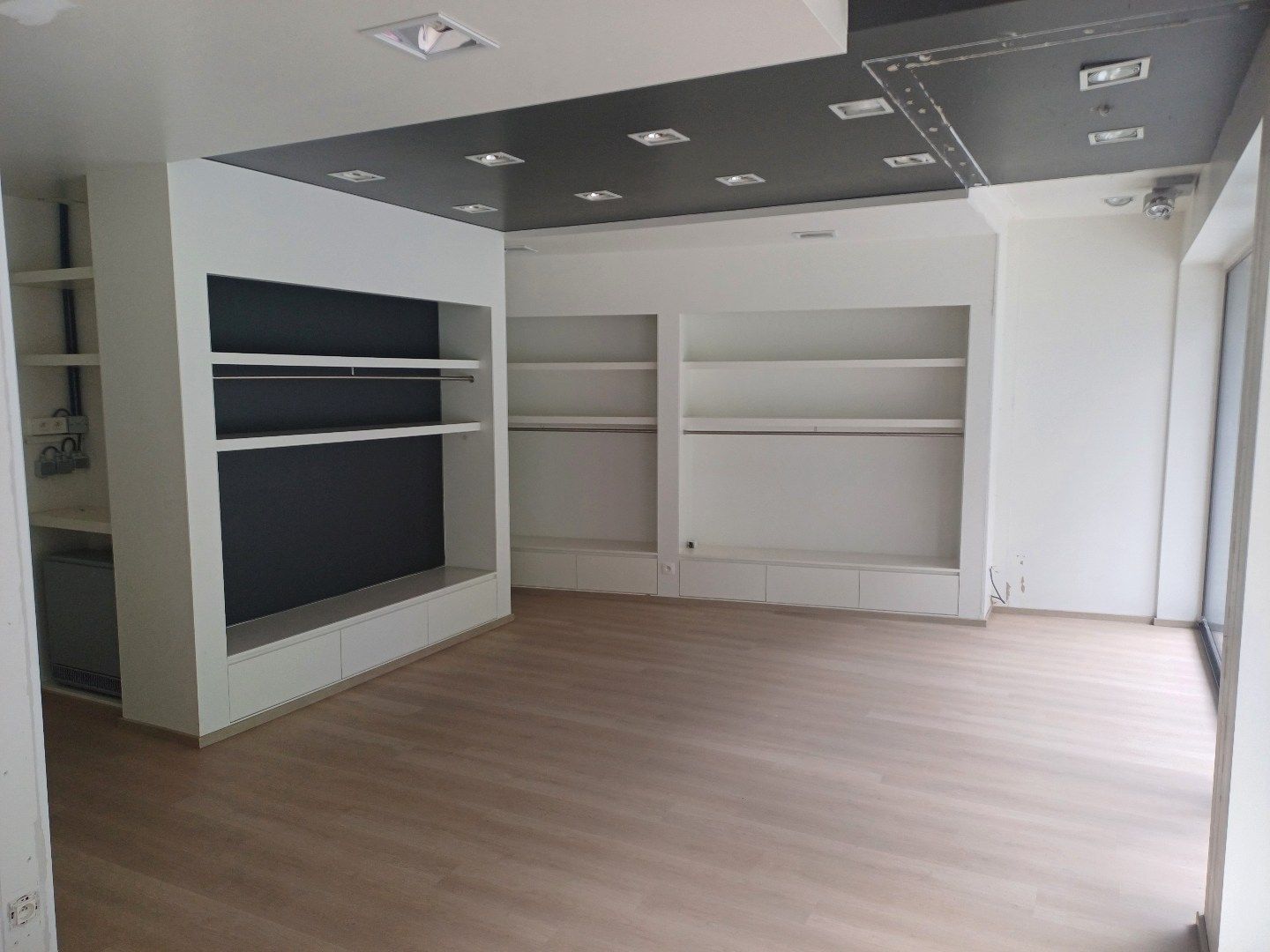 Instapklare handelsruimte midden in Neer(Pelt) centrum  foto 2
