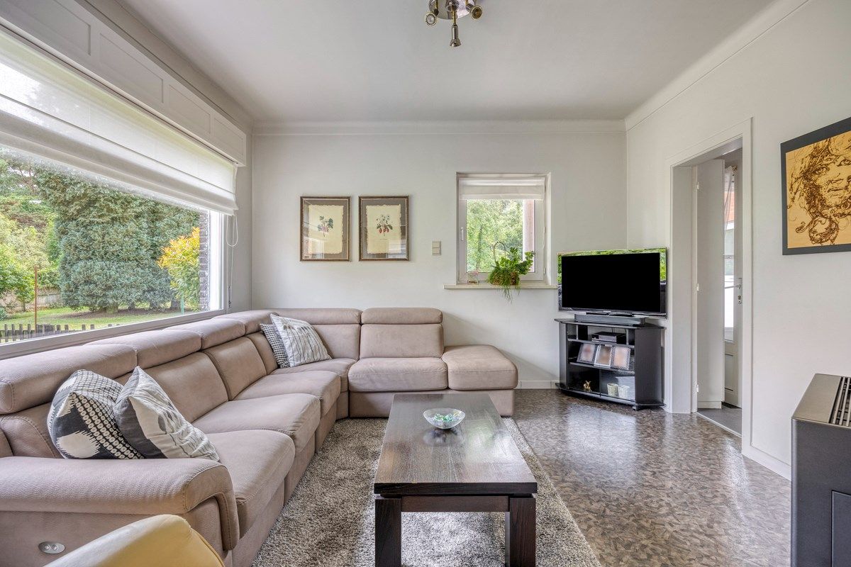 Rustig gelegen woning met oa 4 slpks op een mooi breed perceel van 21 are. foto 3