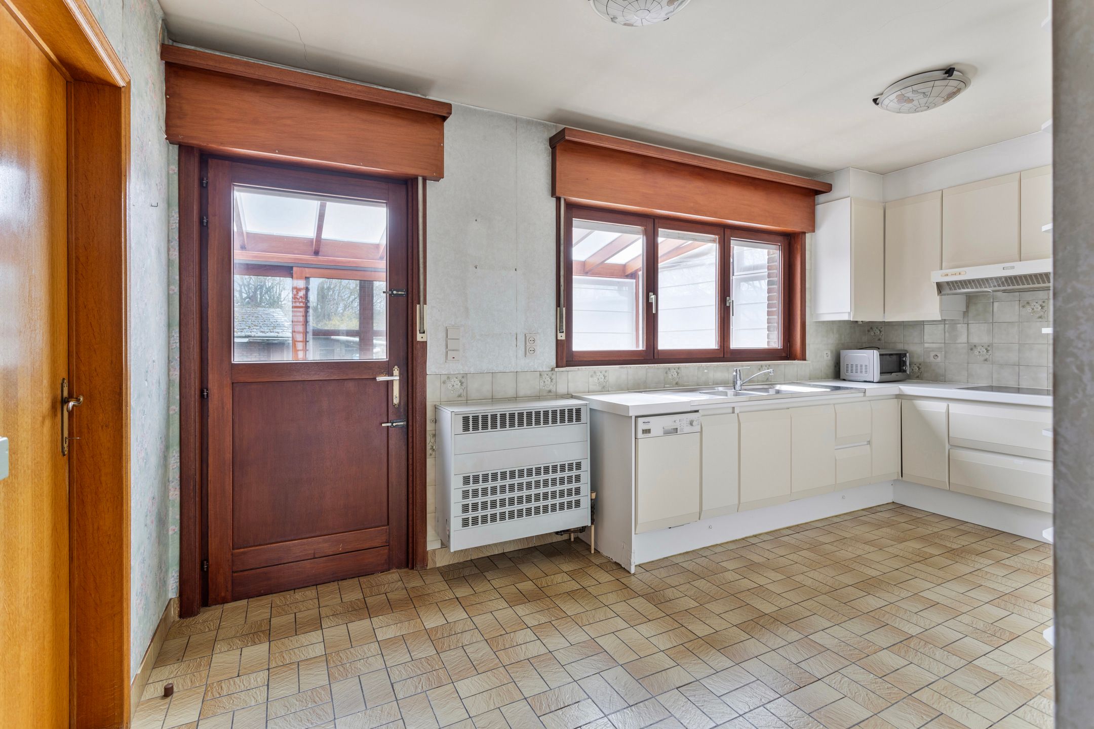 Ruime, te renoveren woning op perceel van 8a70 foto 8