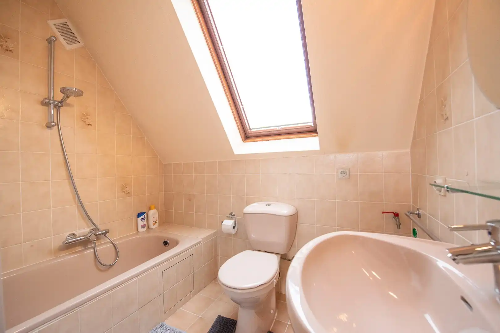 Gezellig dakappartement TE KOOP met garage in het centrum van Deerlijk foto 8