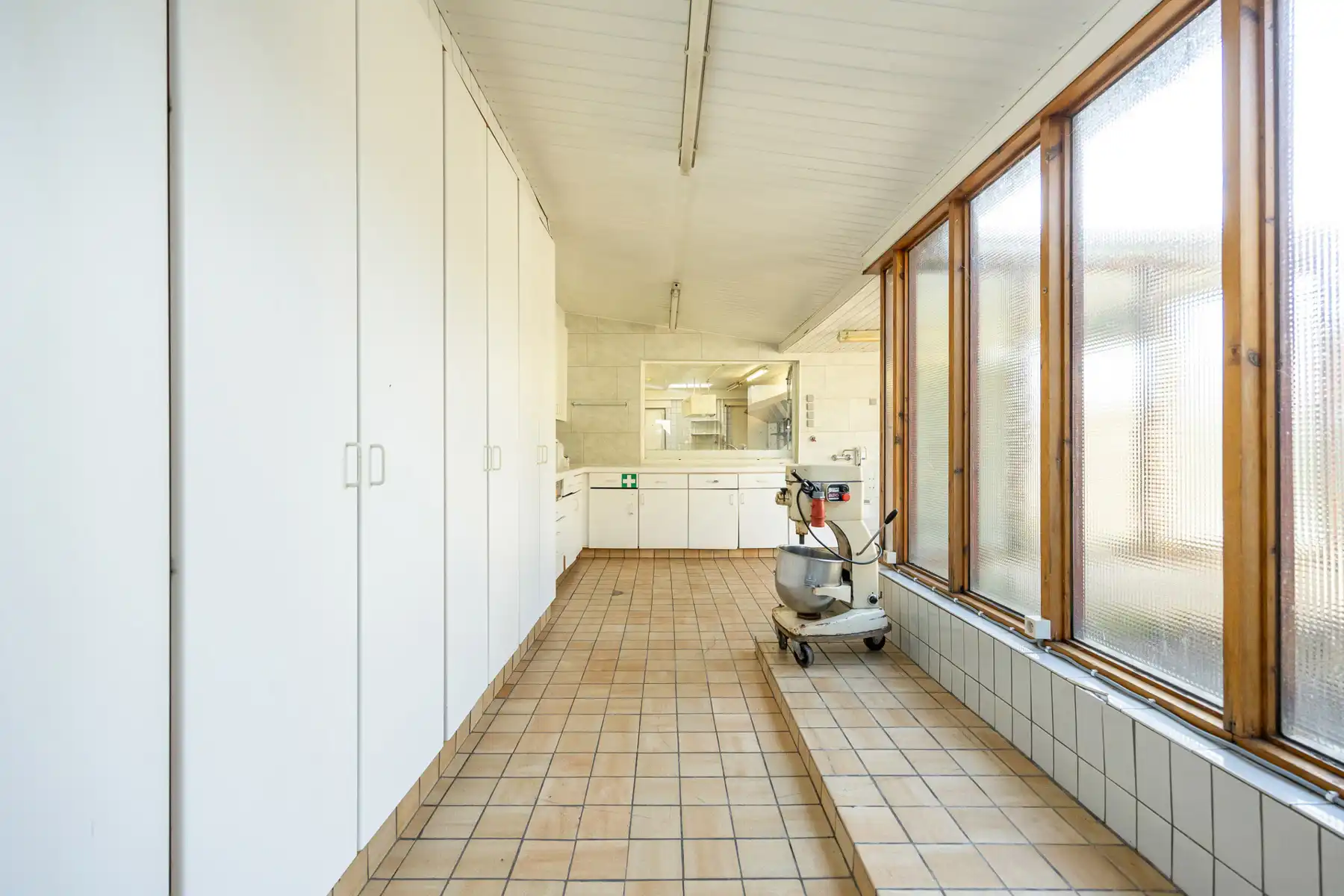 Woning met handelspand (voorheen restaurant) op een perceel van 2.128 m². foto 15