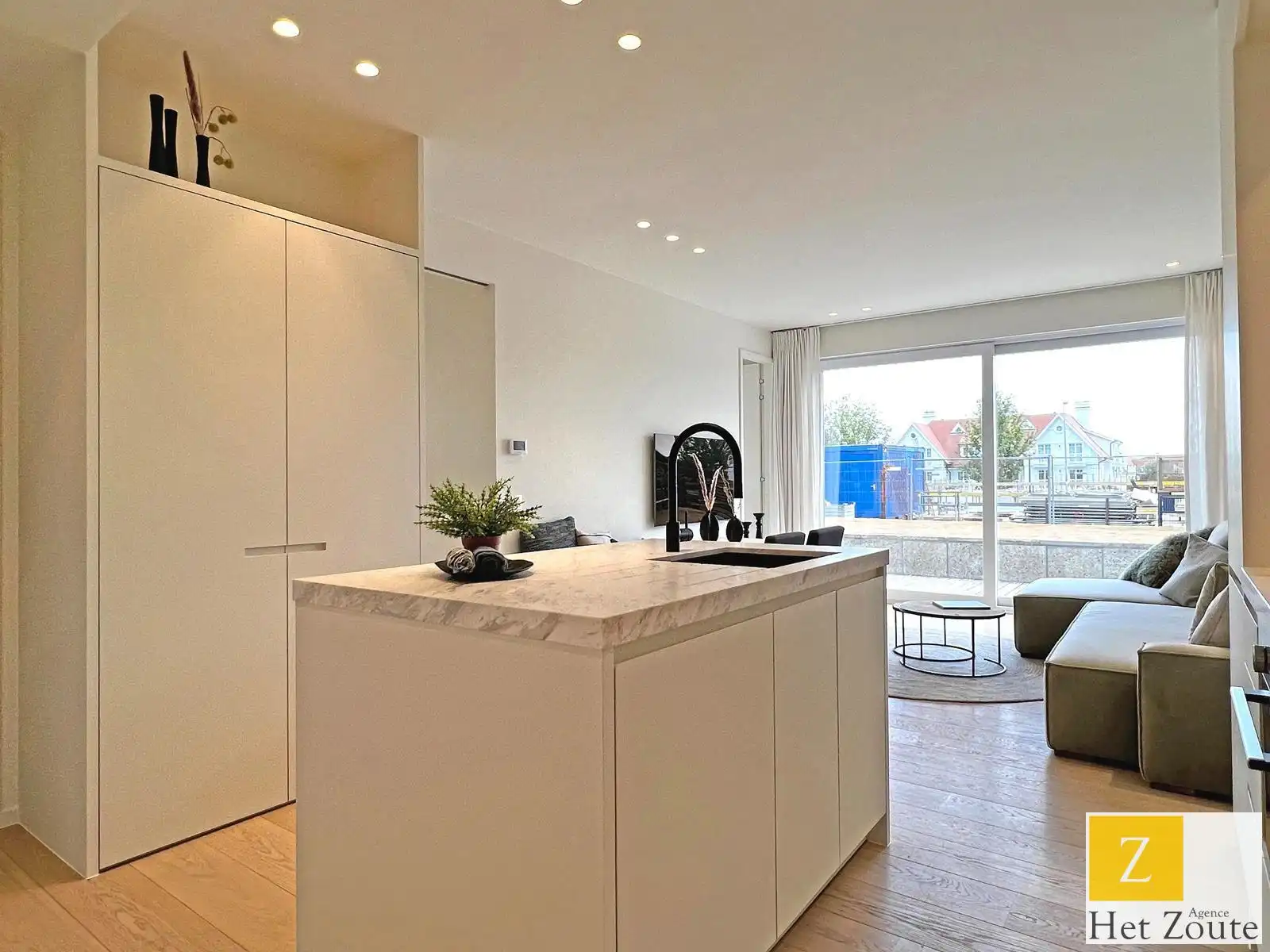 Prachtig gerenoveerd appartement gelegen op de Zeedijk foto 3