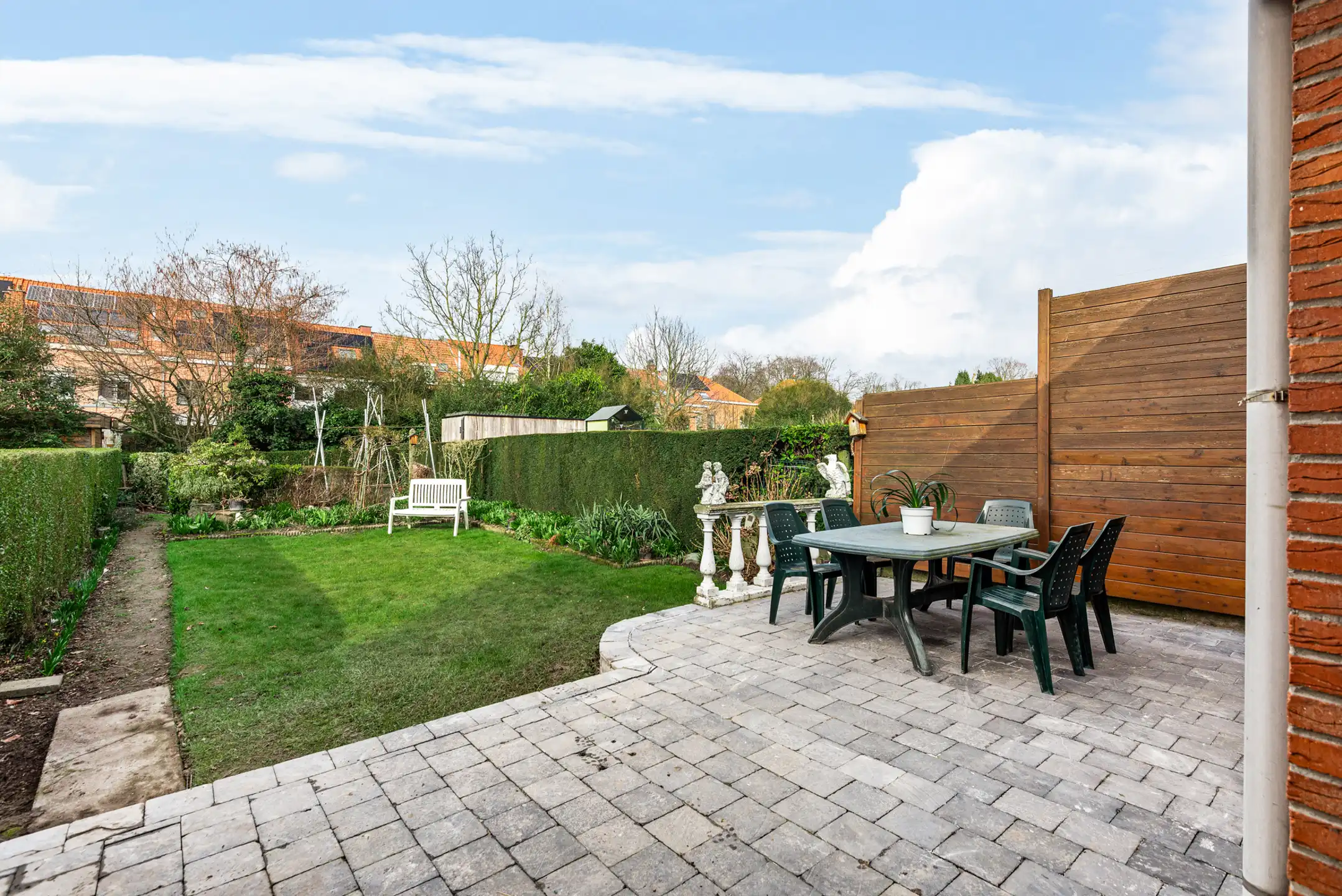 Ruime woning met garage en mooie tuin op fijne locatie foto 16