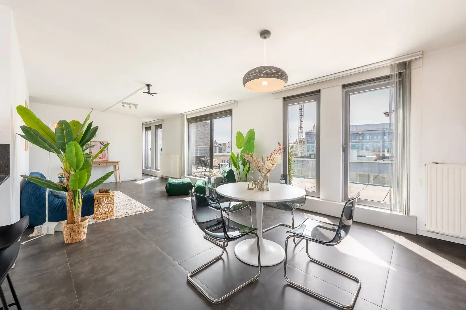 Penthouse met ruime terrassen en prachtige zichten!  foto 2