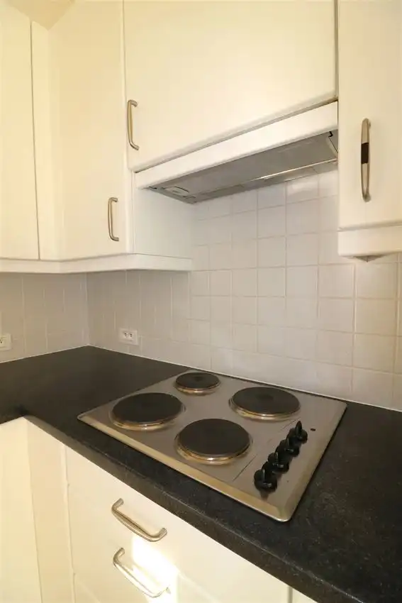 Ruime woning met drie slaapkamers en gezellige koer foto 12