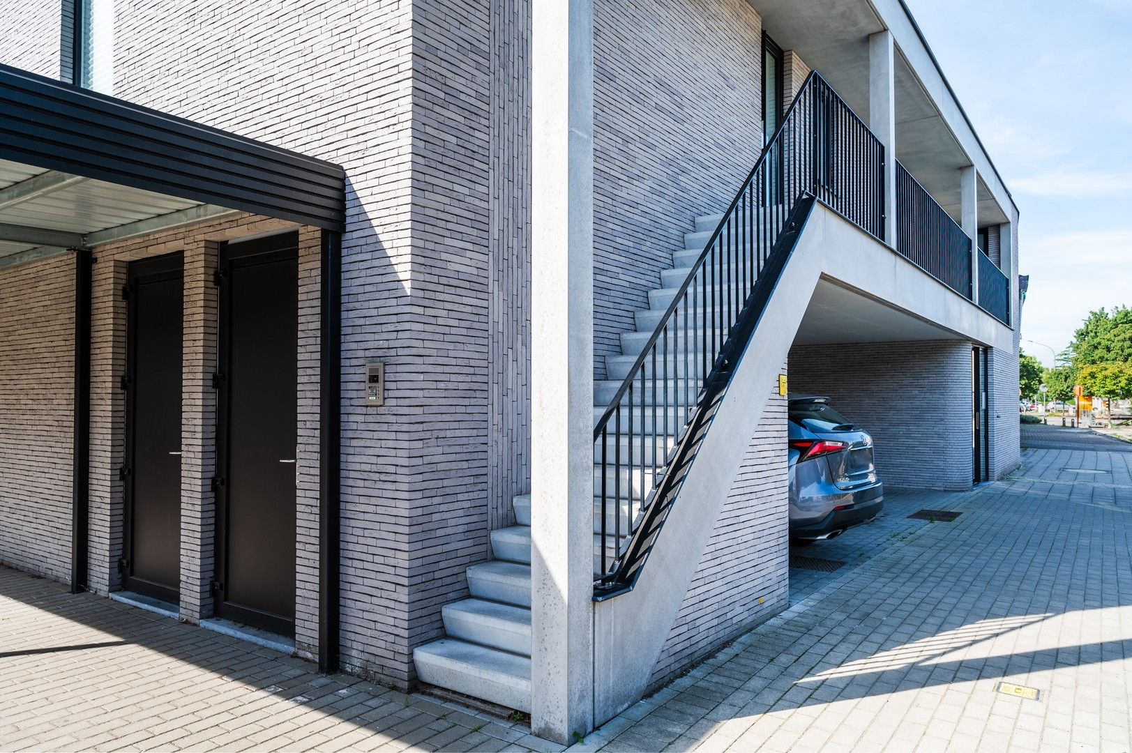 Duplex appartement met autostaanplaats te Zwijndrecht foto 2