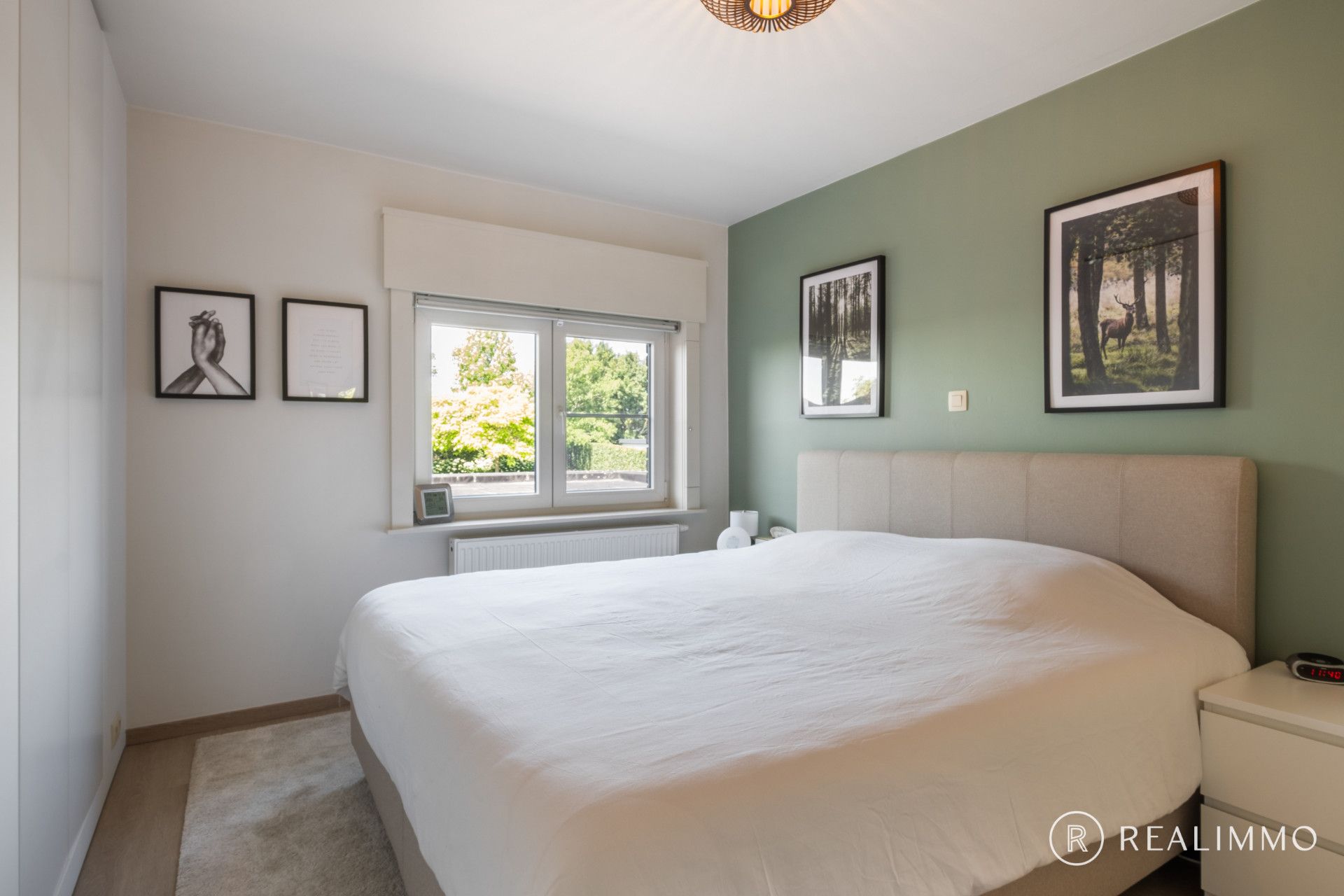 Stijlvol gerenoveerde woning op ruim perceel in het centrum van Moen foto 12