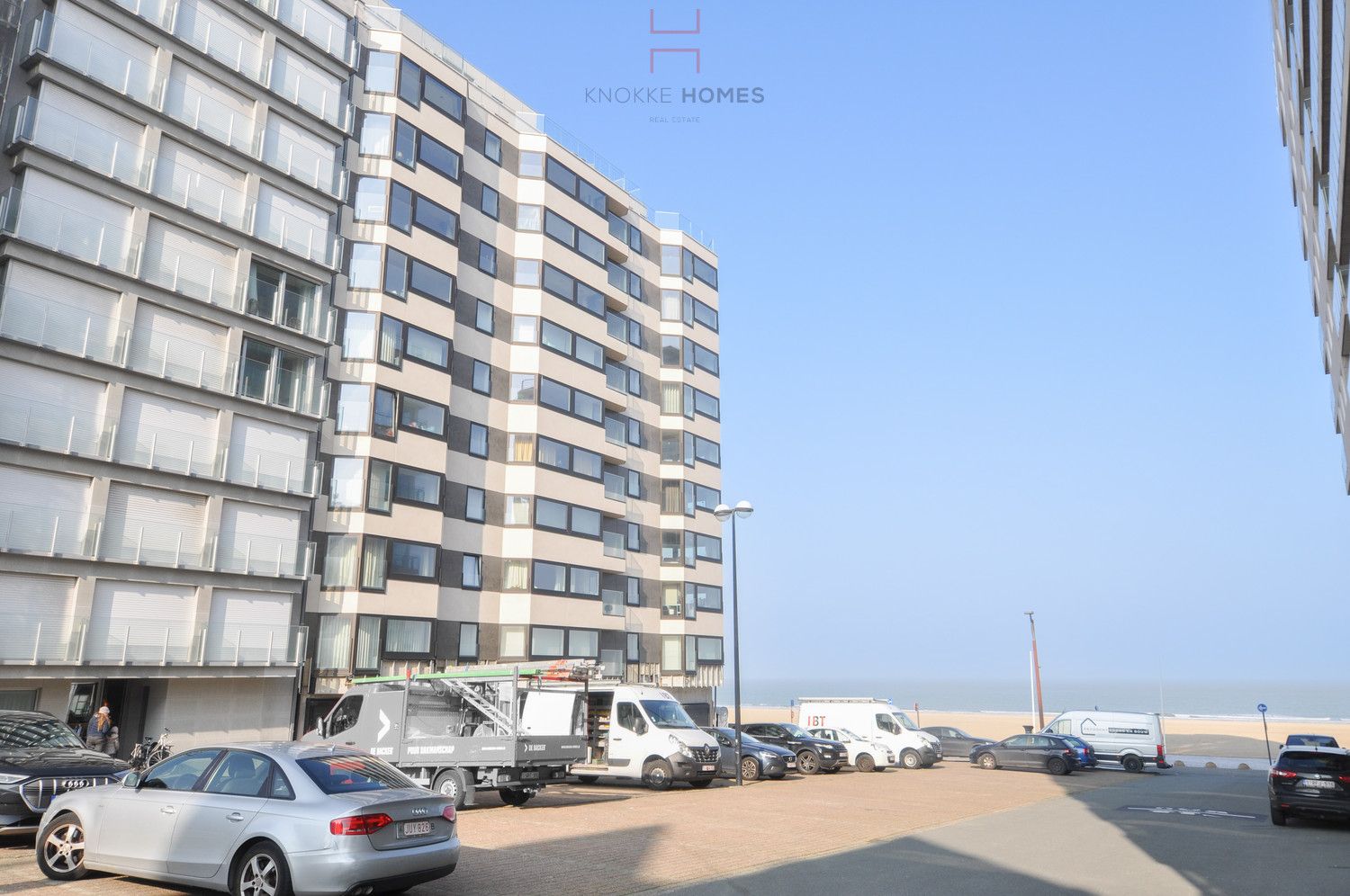 Volledig gerenoveerd vakantie-appartement met breed zijdelings zeezicht foto 2
