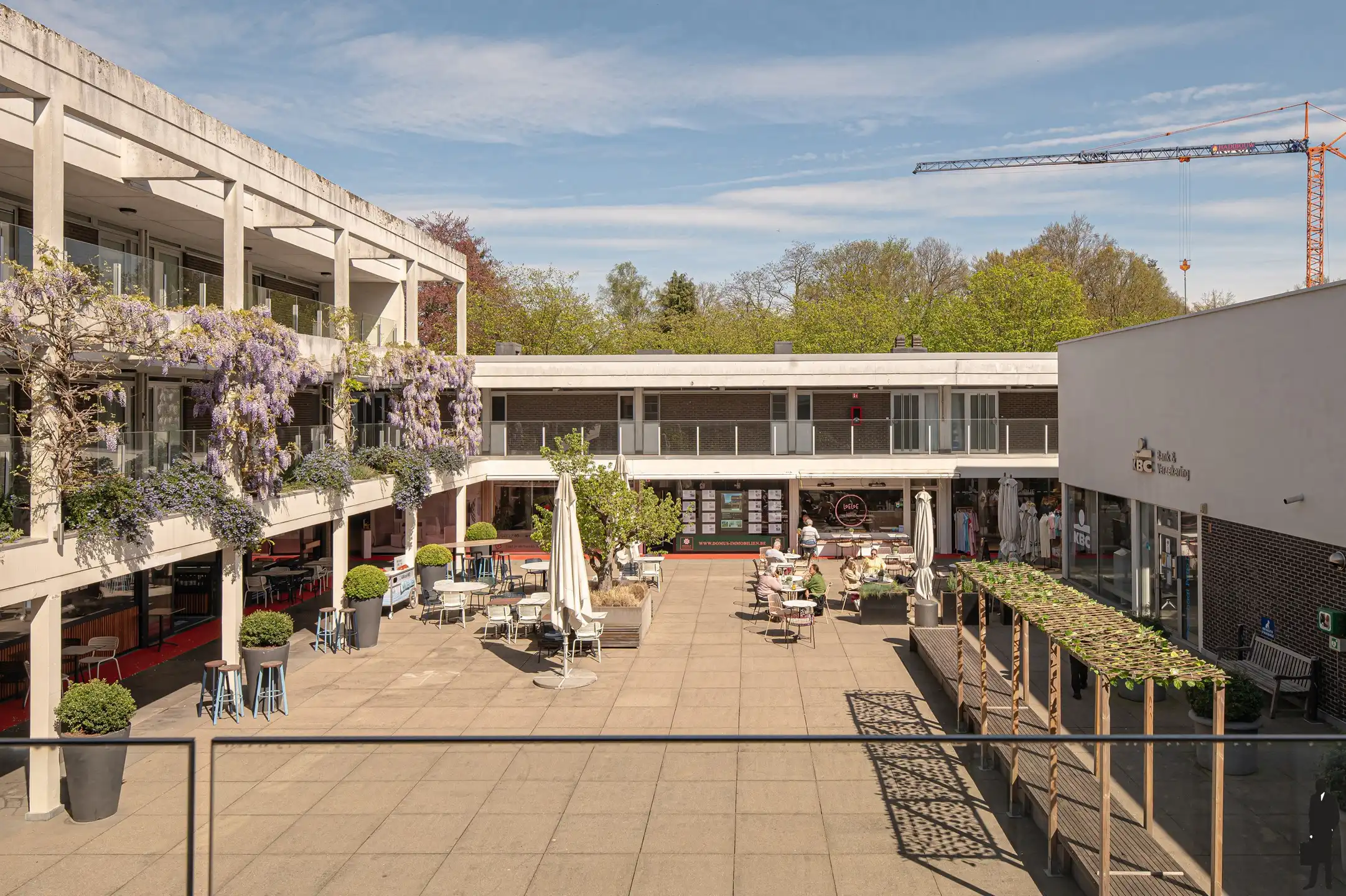 Een volledig gerenoveerd appartement (kantoor) met terras foto 13