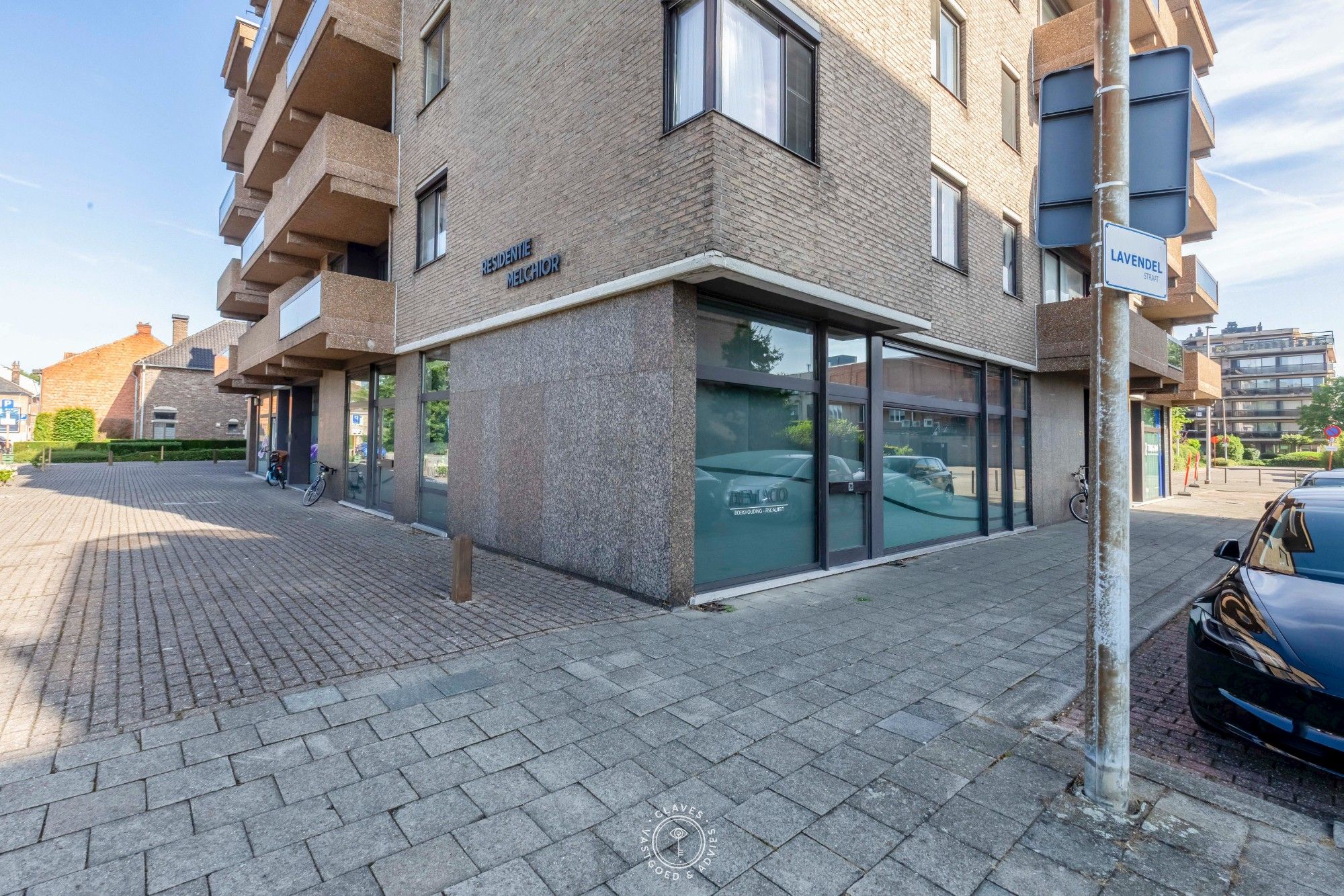 Welgelegen kantoorruimte met goede visibiliteit foto 19