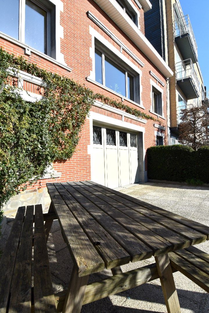 Karaktervolle burgerwoning met 2 slaapkamers, garage/werkplaats en zonneterras in hartje Kortrijk te koop foto 24