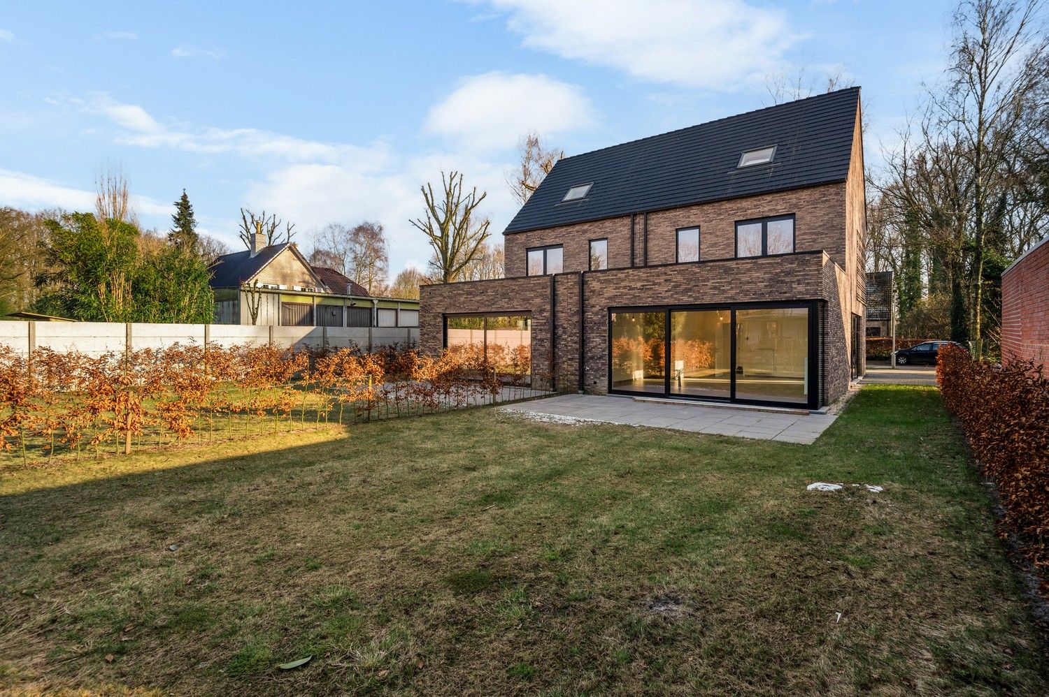 Halfopen nieuwbouwwoning met 4 à 5 SLPKS en grote tuin in Kapellen! foto 3