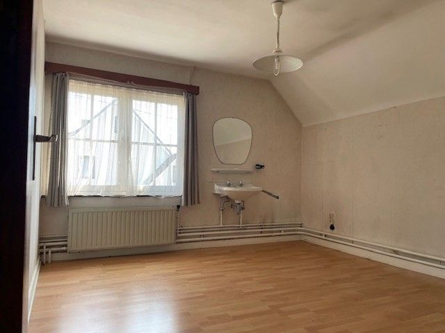 Ruime, vrijstaande te renoveren gezinswoning met veel potentieel op in totaal 875m² op toplocatie in As. foto 11
