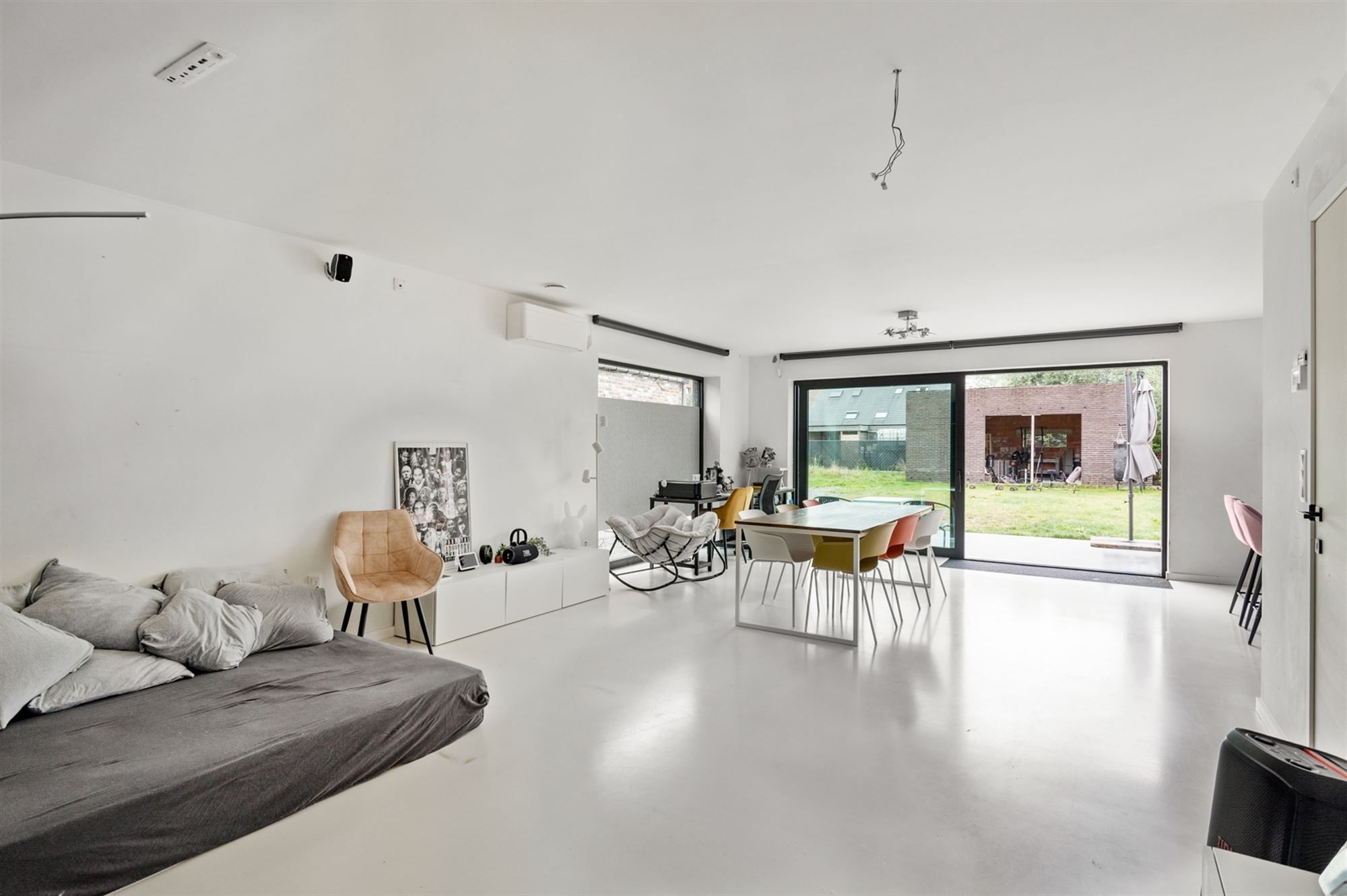 Recente woning met 3 achterliggende garages te Sint-Katelijne-Waver foto 3