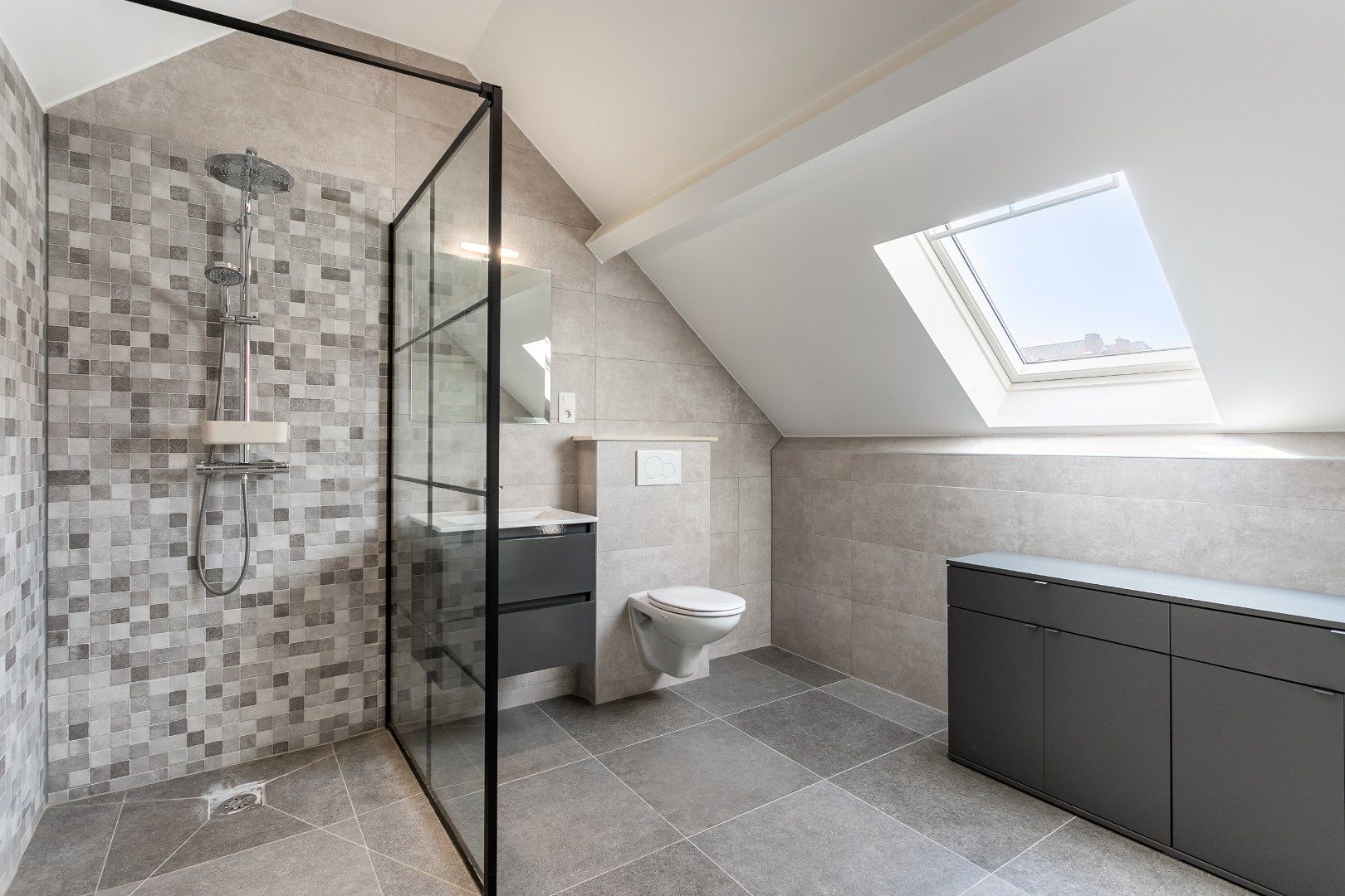 Instapklare woning te Dworp met 5 slkp., garage en tuin foto 20