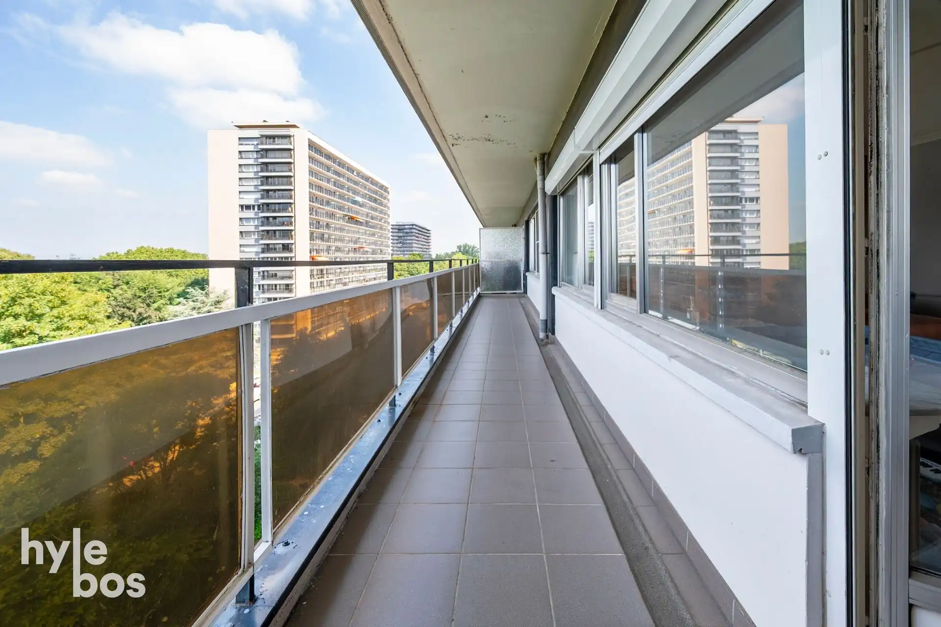 Ruim instapklaar 2 slaapkamer appartement met garage foto 20