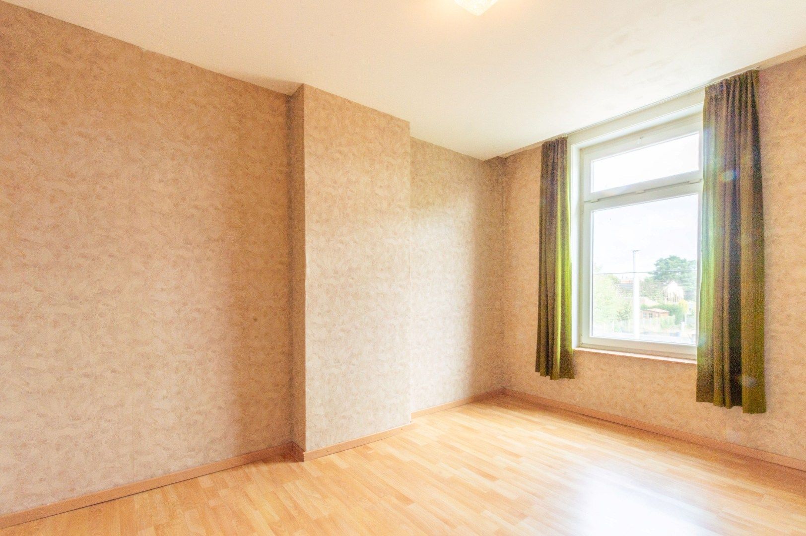 Een welgelegen, te moderniseren starterswoning met oa. 3 kamers foto 10