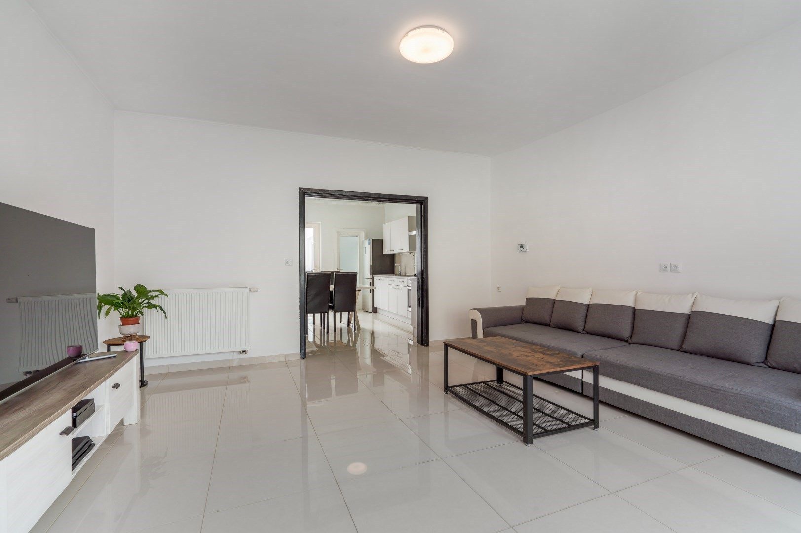 Verzorgde rijwoning gunstig gelegen te Oostende - Westerkwartier! foto 2