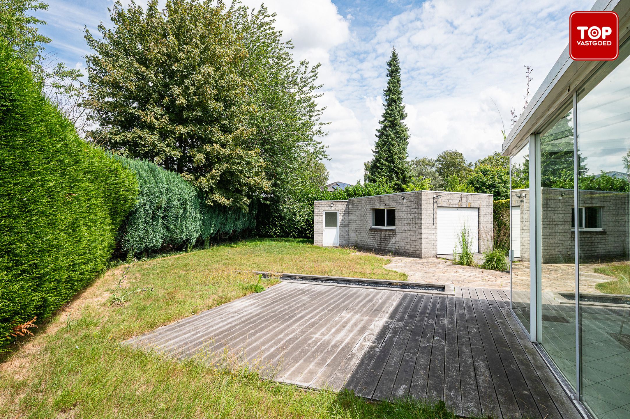 Open bebouwing een perceel van 690m² met mooie tuin en garage.  foto 17