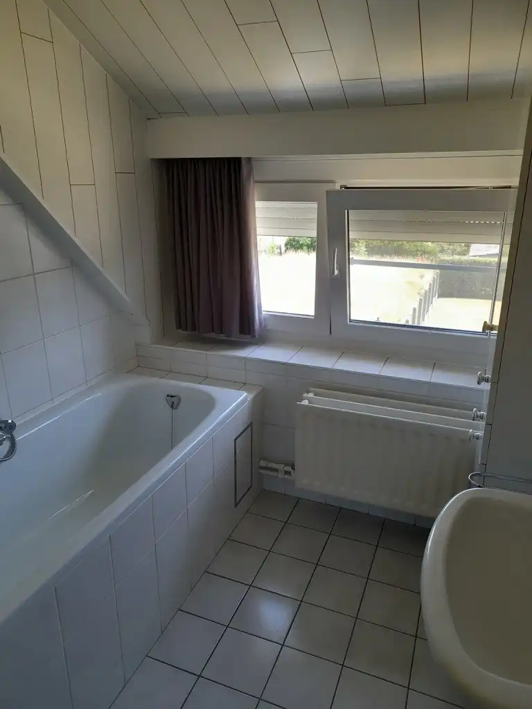 Halfopen bebouwing met 2 slpks, veranda en tuin foto 8